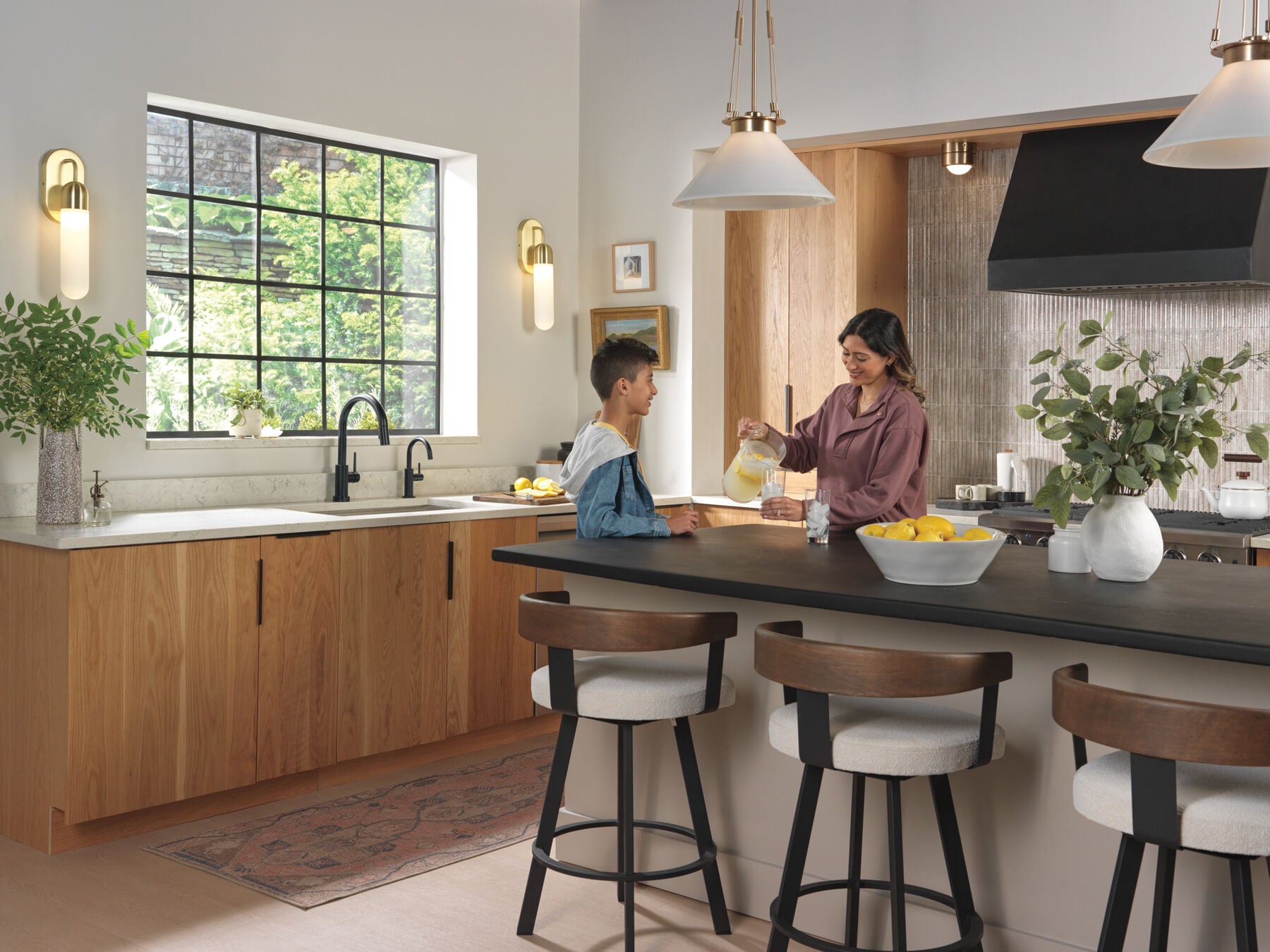 Touch<sub>2</sub>O&reg; Technology Kitchen Faucet with Touchless Technology