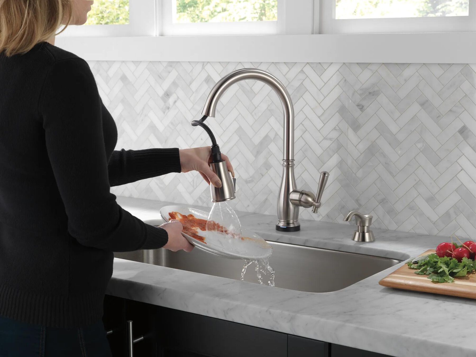 Single Handle Pull-Down Kitchen Faucet with Touch<sub>2</sub>O&reg; Technology and ShieldSpray&reg; Technologies (Recertified)