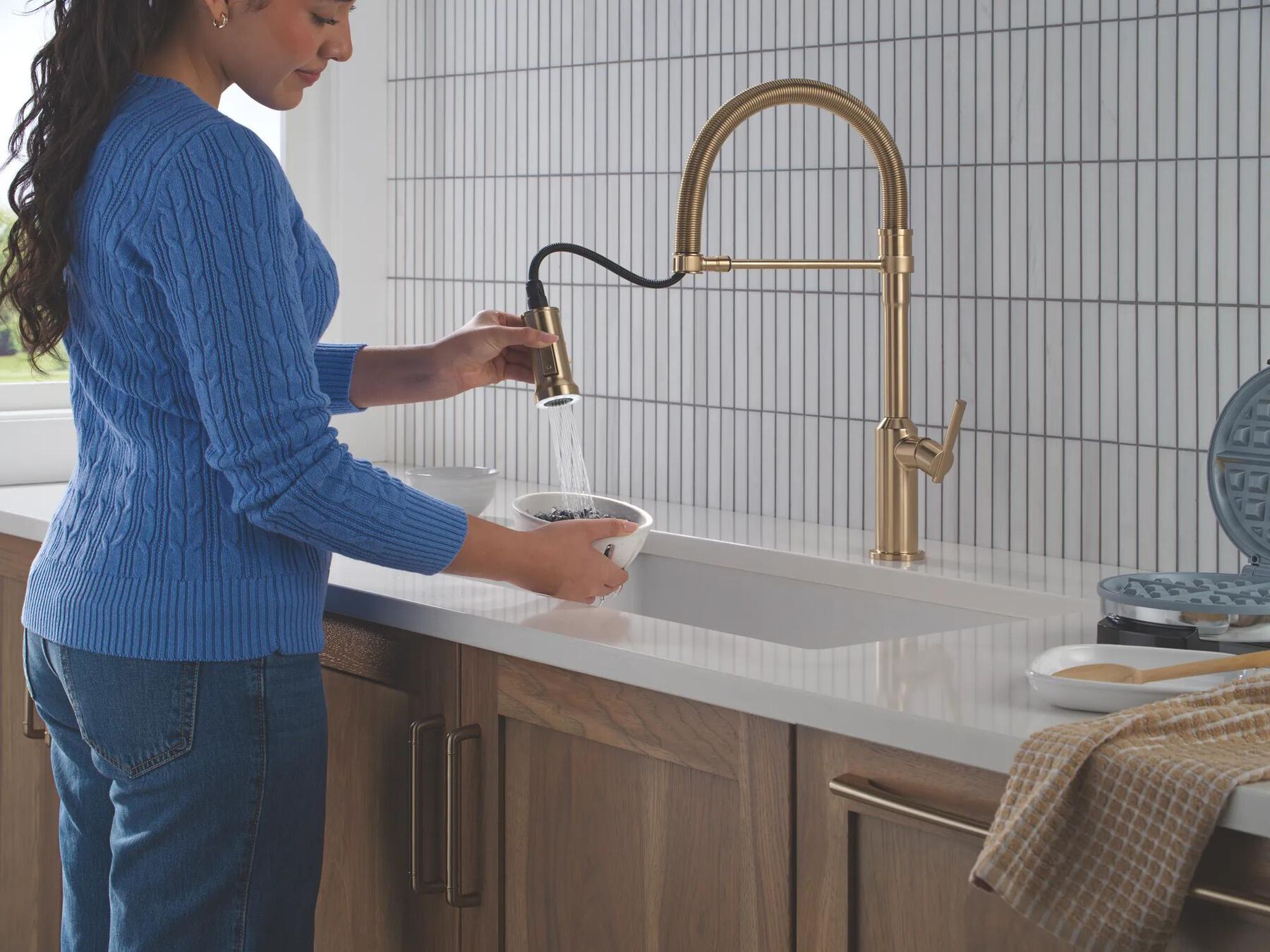 Single Handle Pull-Down Kitchen Faucet With Spring Spout