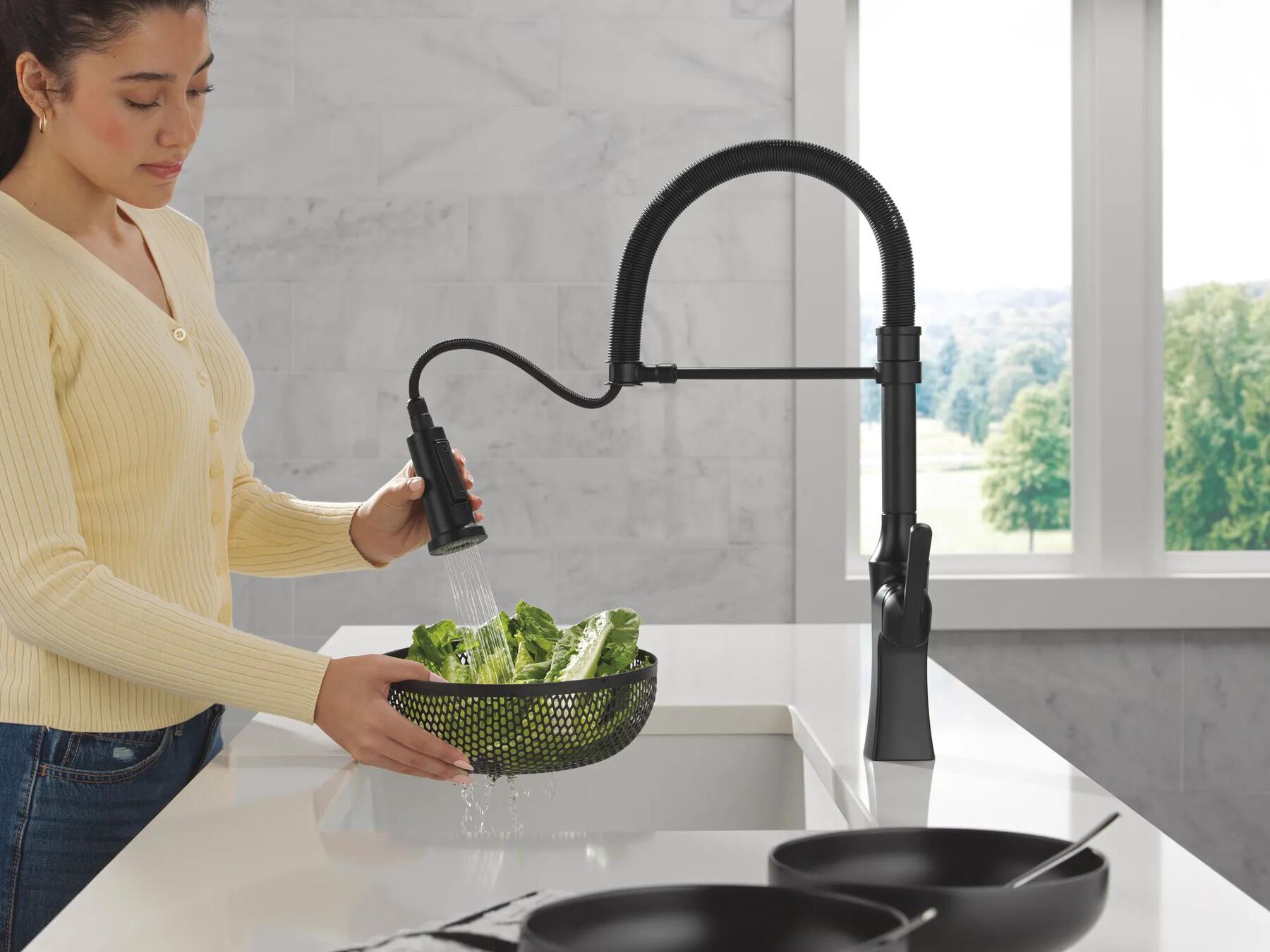 Single Handle Pull-Down Spring Kitchen Faucet