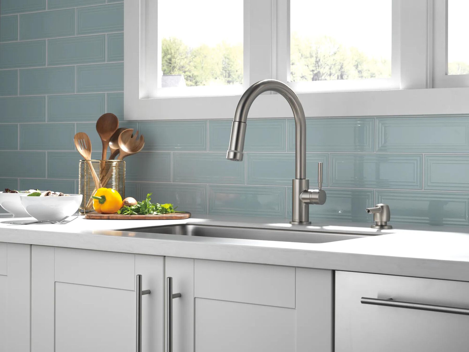 Single Handle Pull-Down Kitchen Faucet