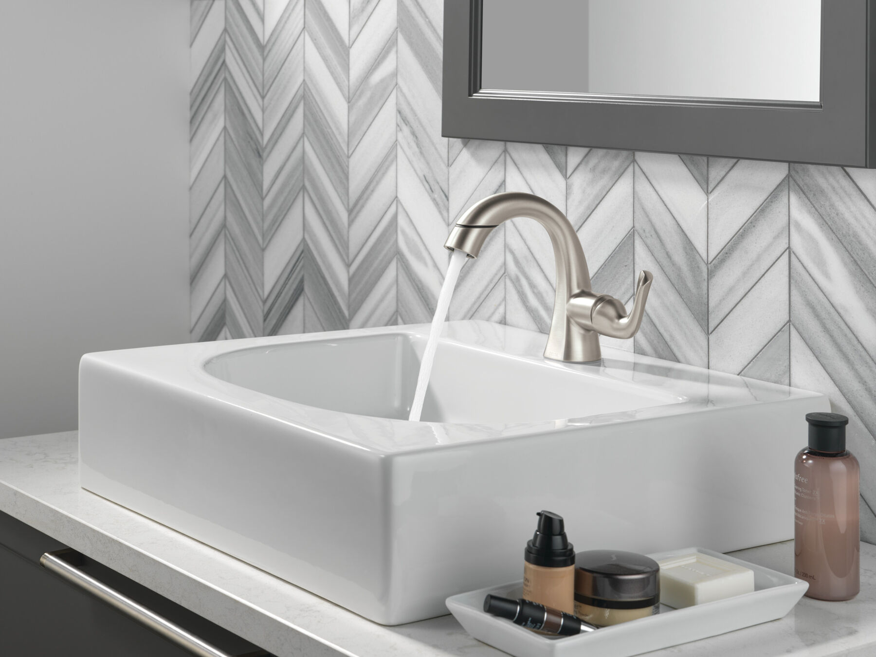 Single Handle Pull-Down Bathroom Faucet