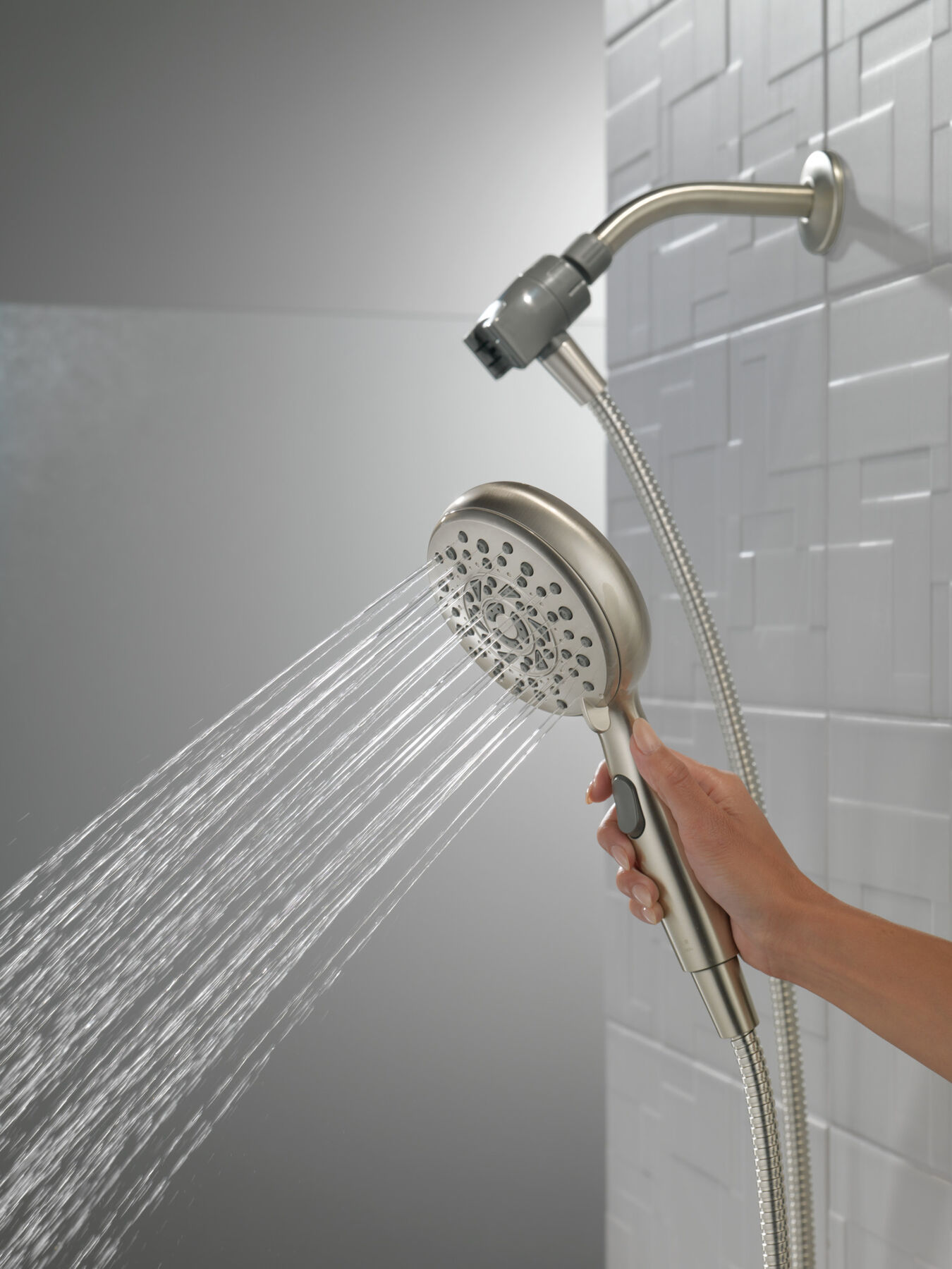 6-Setting SureDock&reg; Magnetic Hand Shower