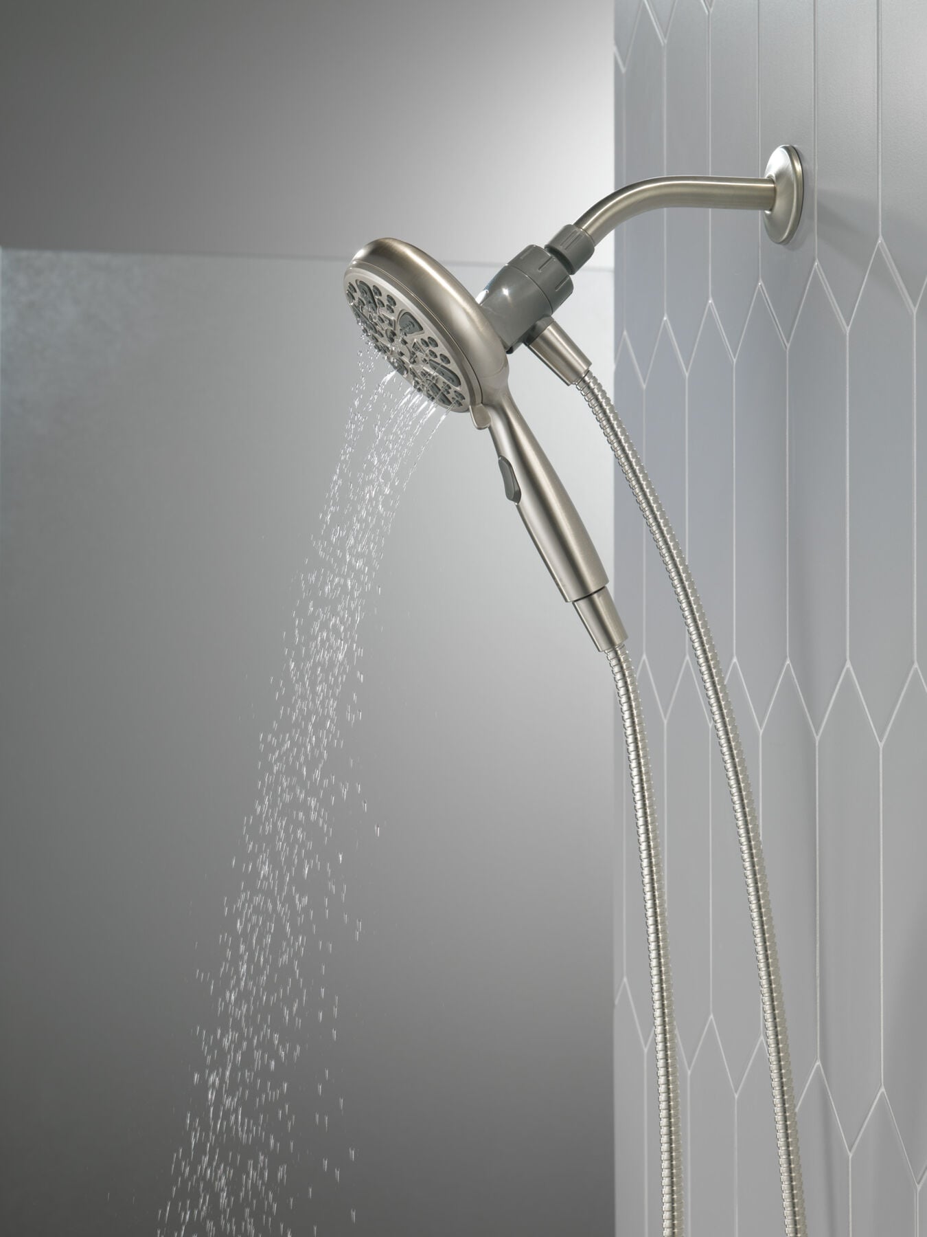 6-Setting SureDock&reg; Magnetic Hand Shower