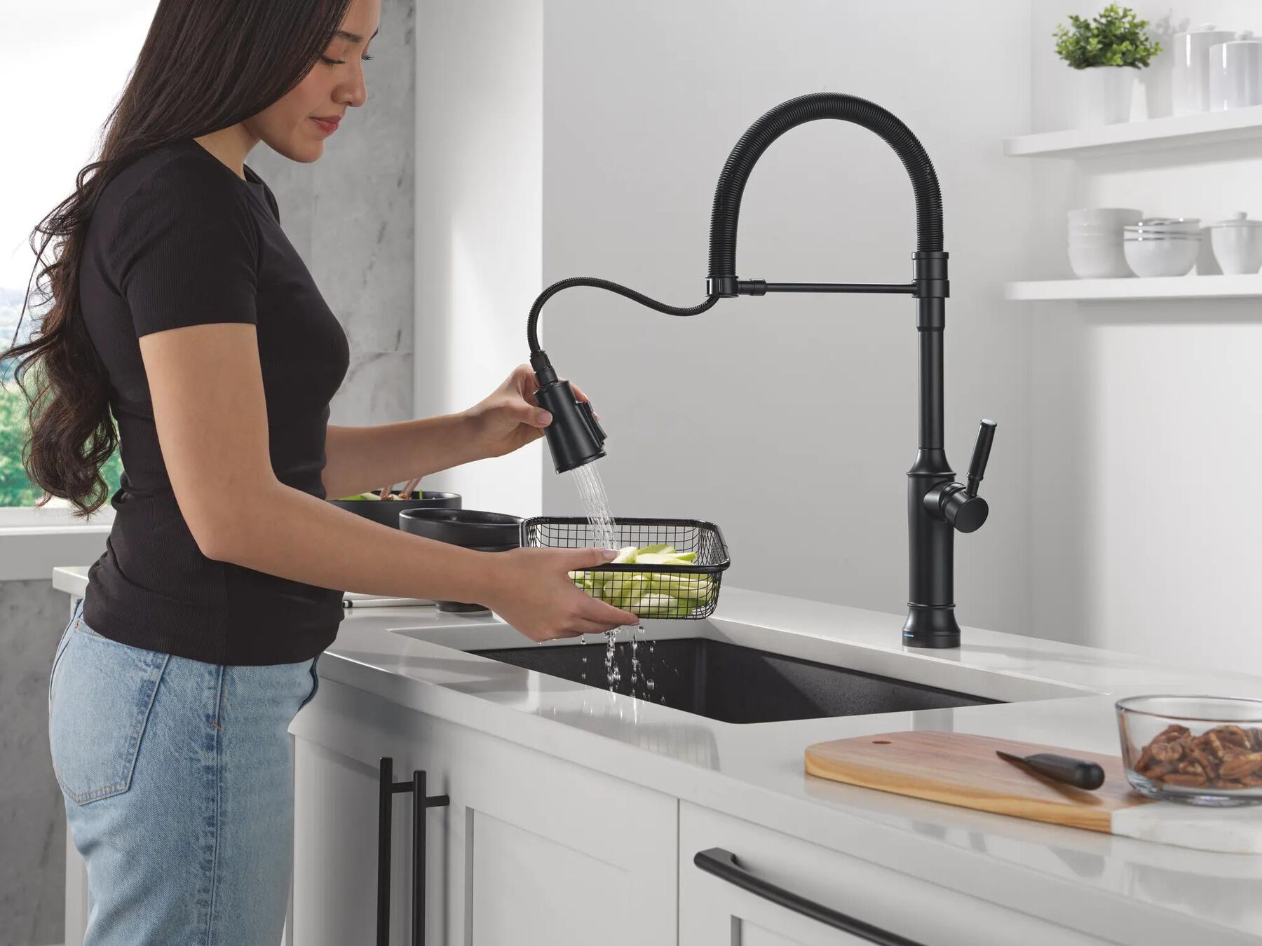 Touch2O&reg; Technology Kitchen Faucet with Touchless Technology