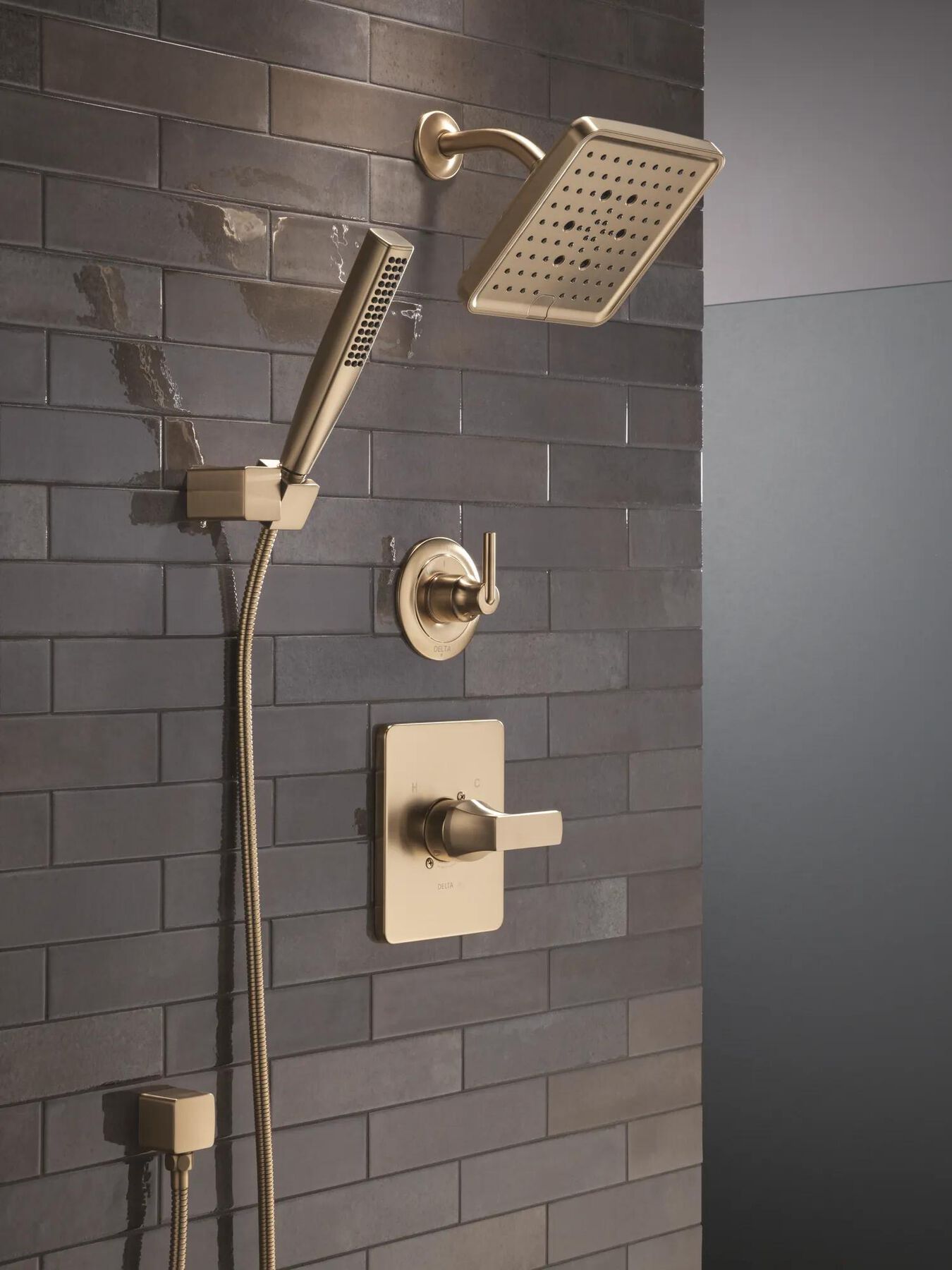 Monitor 14 Series Custom Shower Bundle