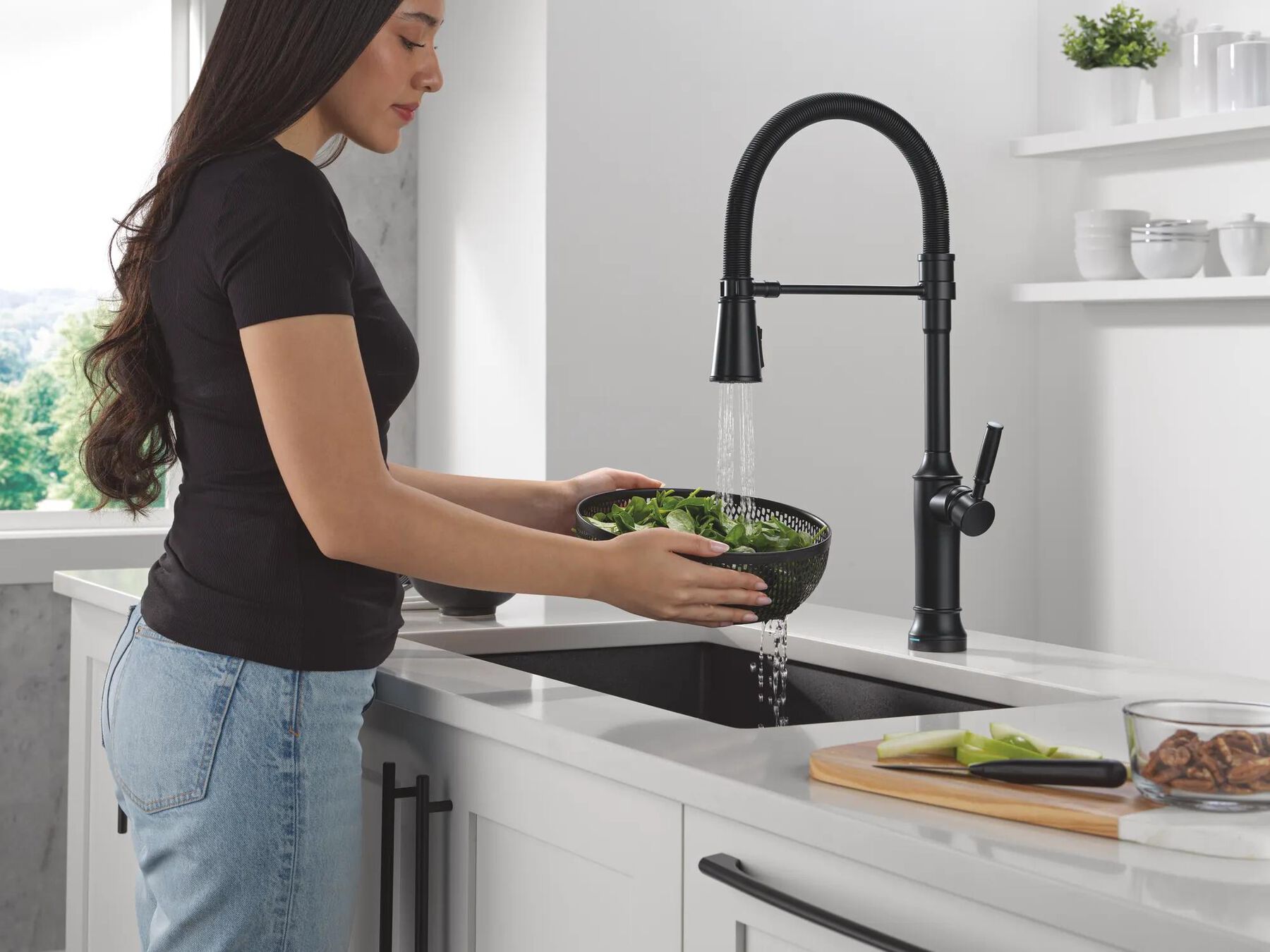 Touch2O&reg; Technology Kitchen Faucet with Touchless Technology