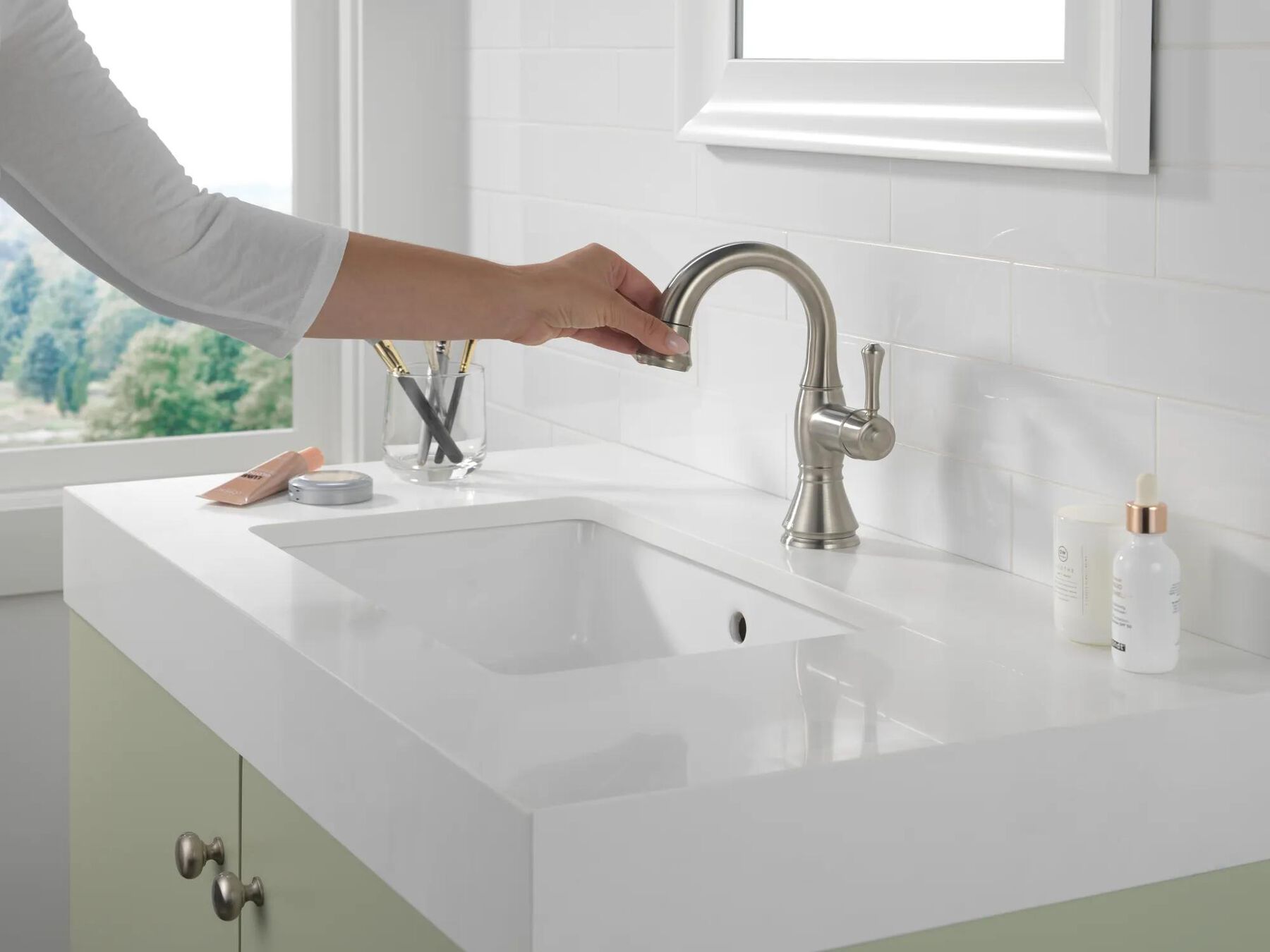 Single Handle Pull Down Bathroom Faucet