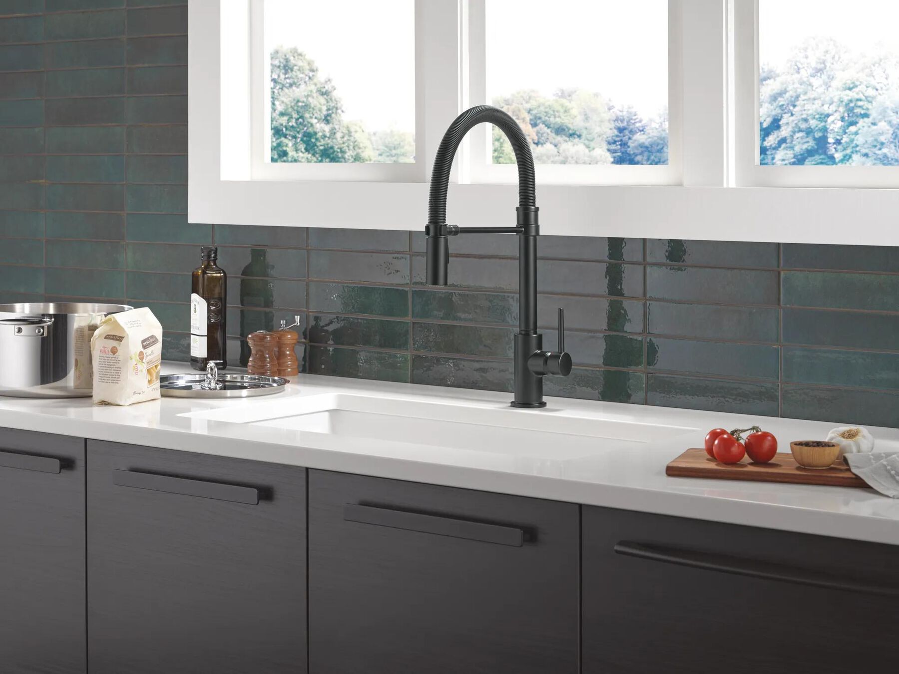 Single-Handle Pull-Down Spring Kitchen Faucet