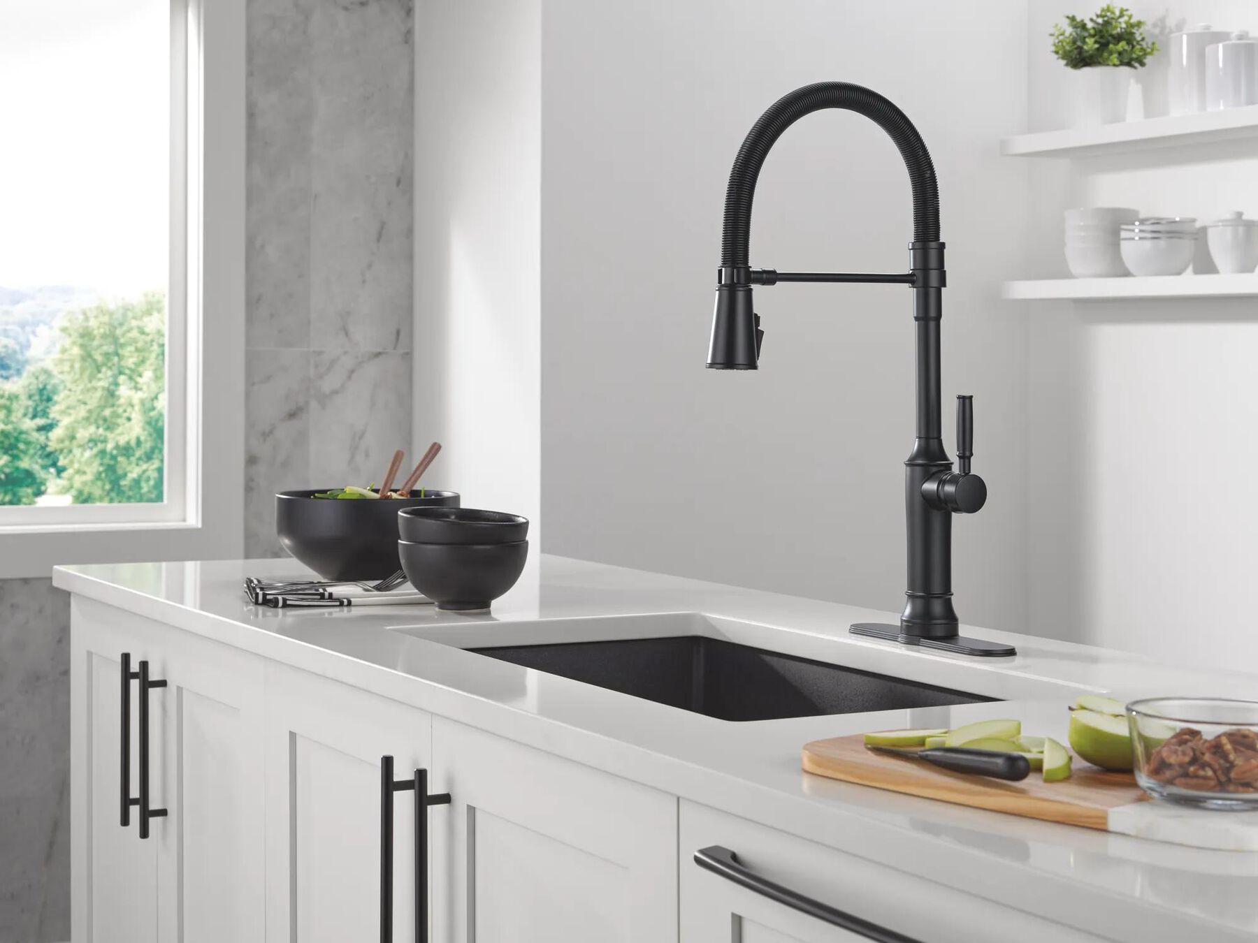 Touch2O&reg; Technology Kitchen Faucet with Touchless Technology