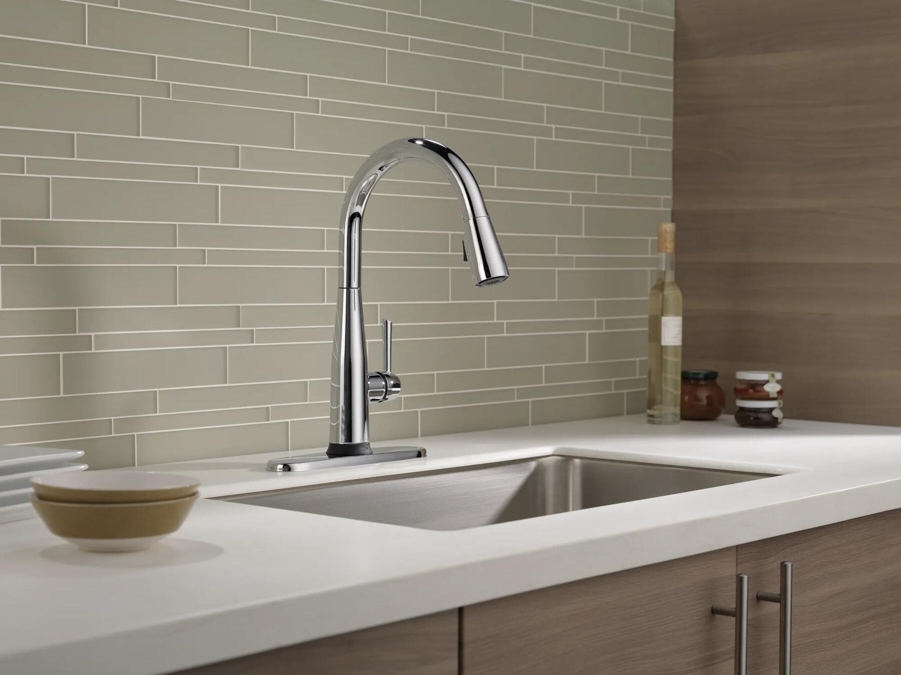 Single Handle Pull-Down Kitchen Faucet with Touch<sub>2</sub>O&reg; Technology