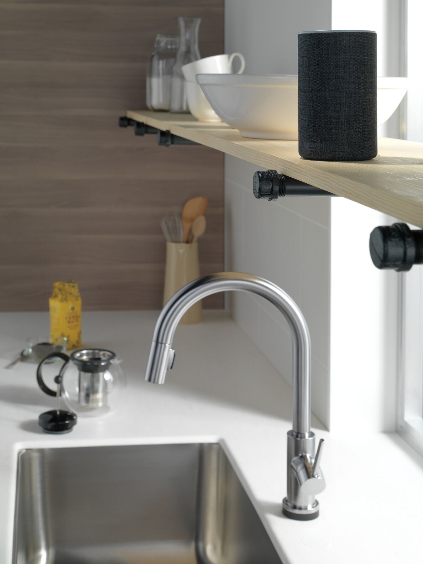 VoiceIQ&reg; Single-Handle Pull-Down Kitchen Faucet with Touch<sub>2</sub>O&reg; Technology