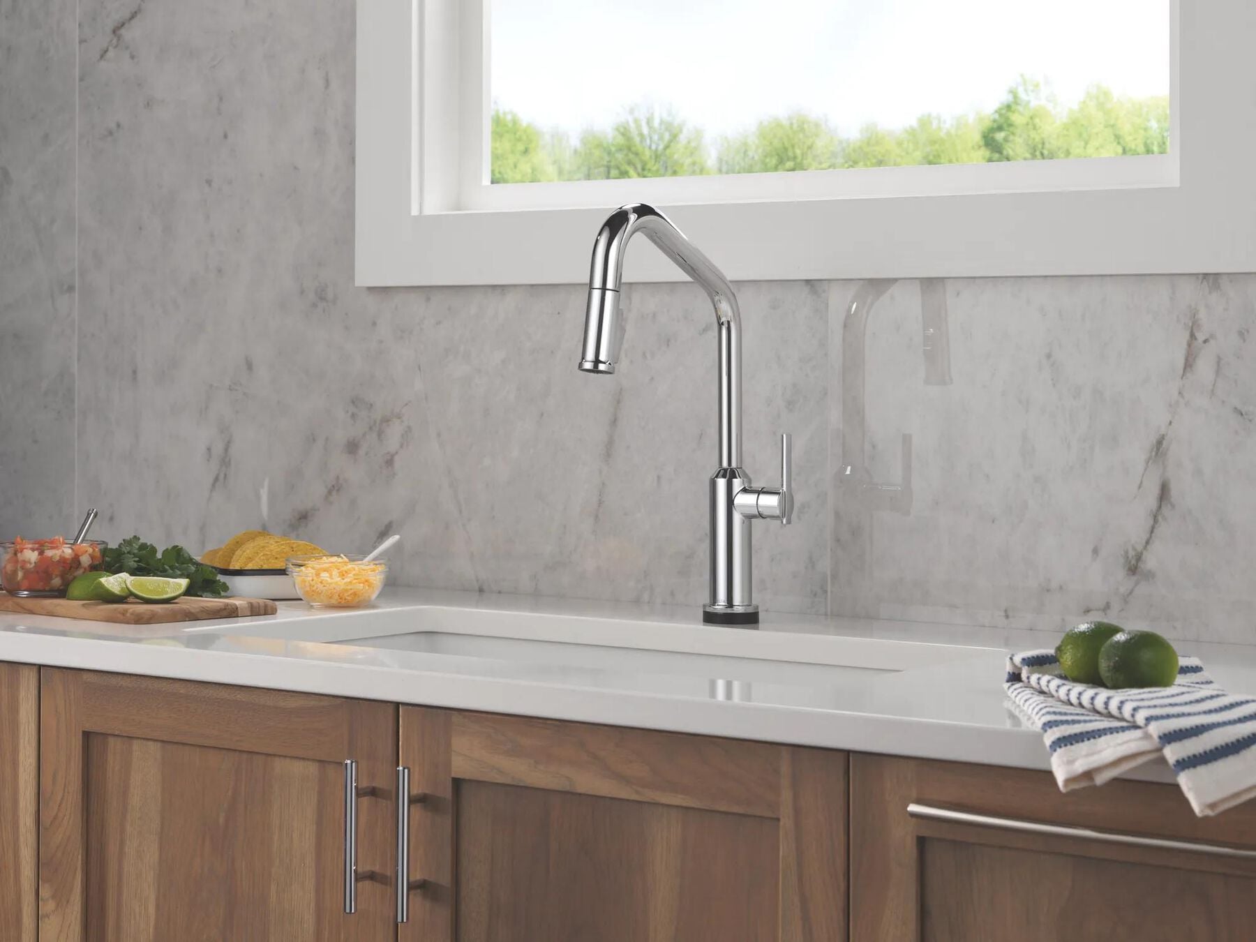 Touch2O&reg; Technology Kitchen Faucet with Touchless Technology