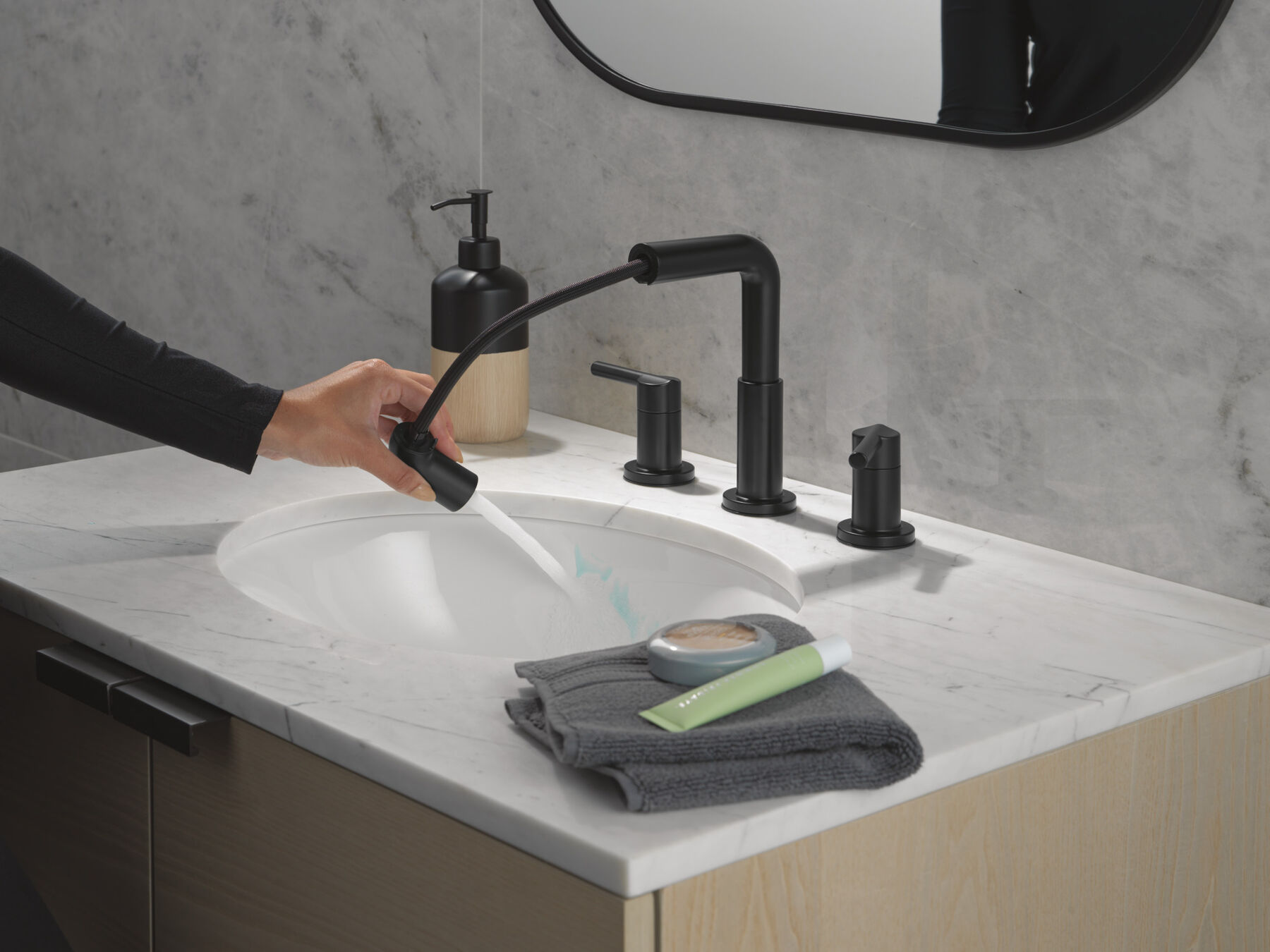 Two Handle Widespread Pull-Down Bathroom Faucet