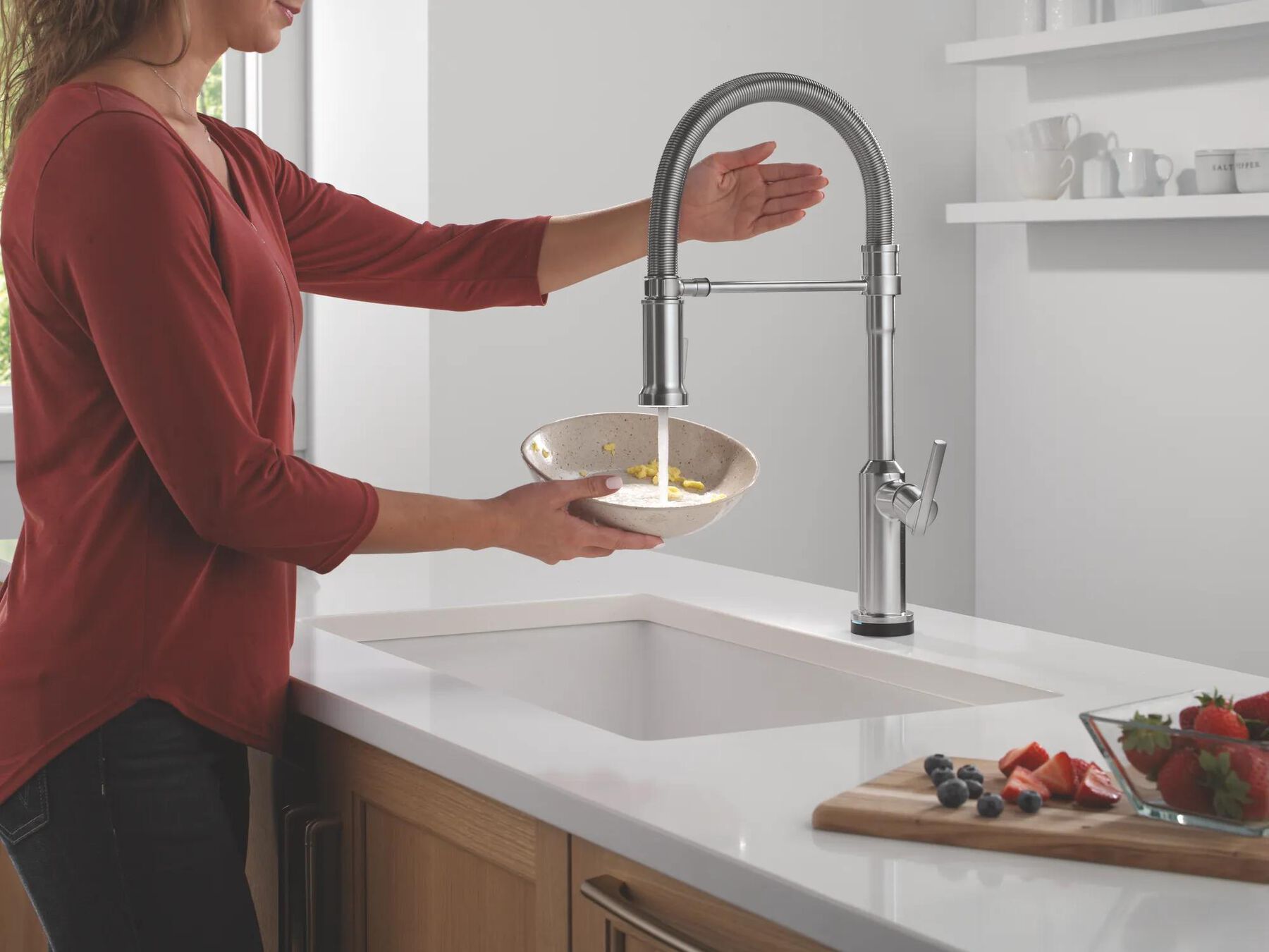 Touch2O&reg; Technology Kitchen Faucet with Touchless Technology