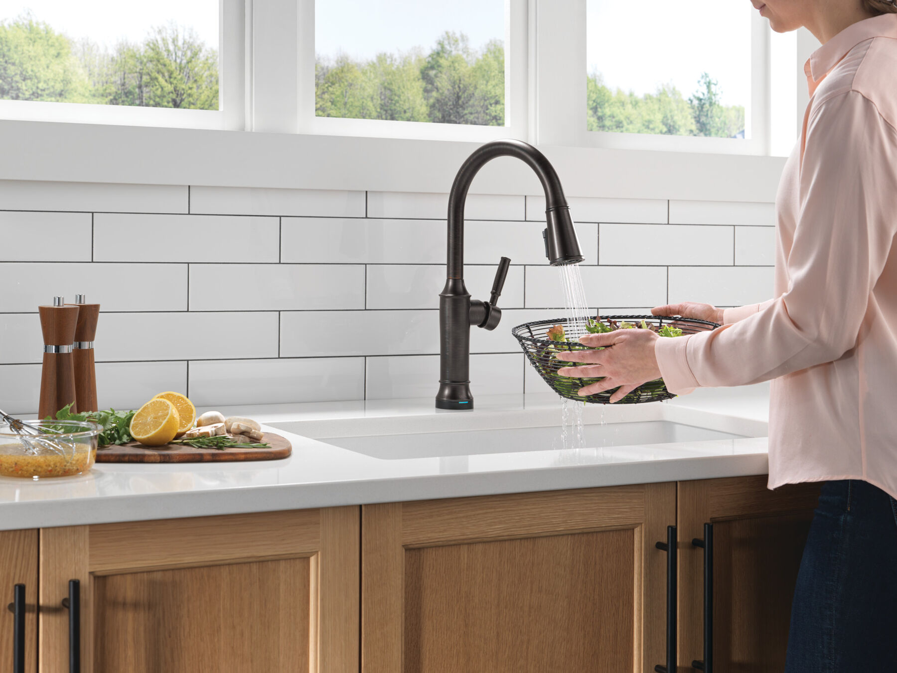 Touch<sub>2</sub>O&reg; Technology Kitchen Faucet with Touchless Technology