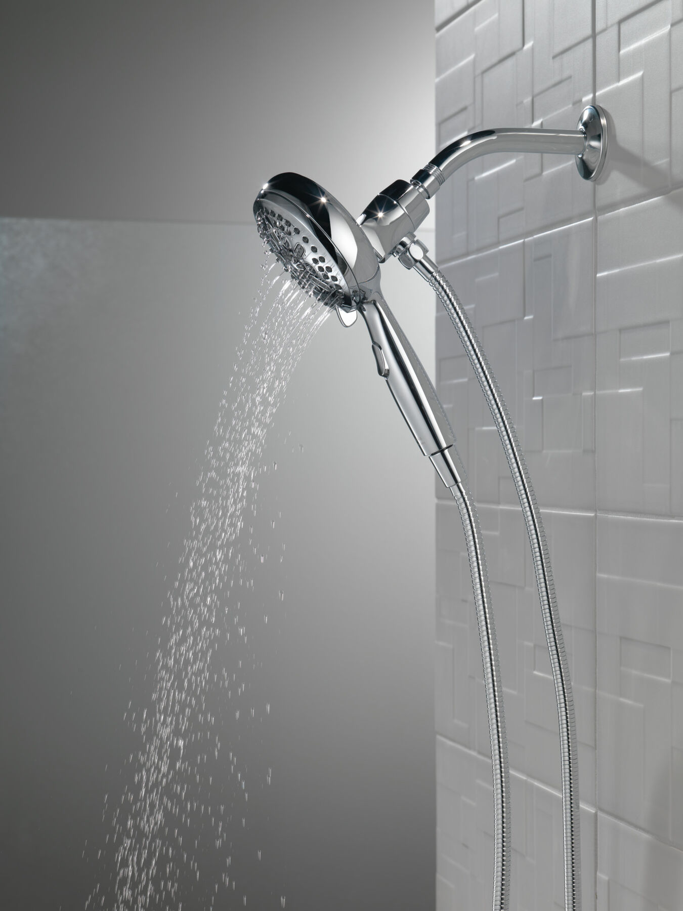 7-Setting SureDock&reg; Magnetic Hand Shower
