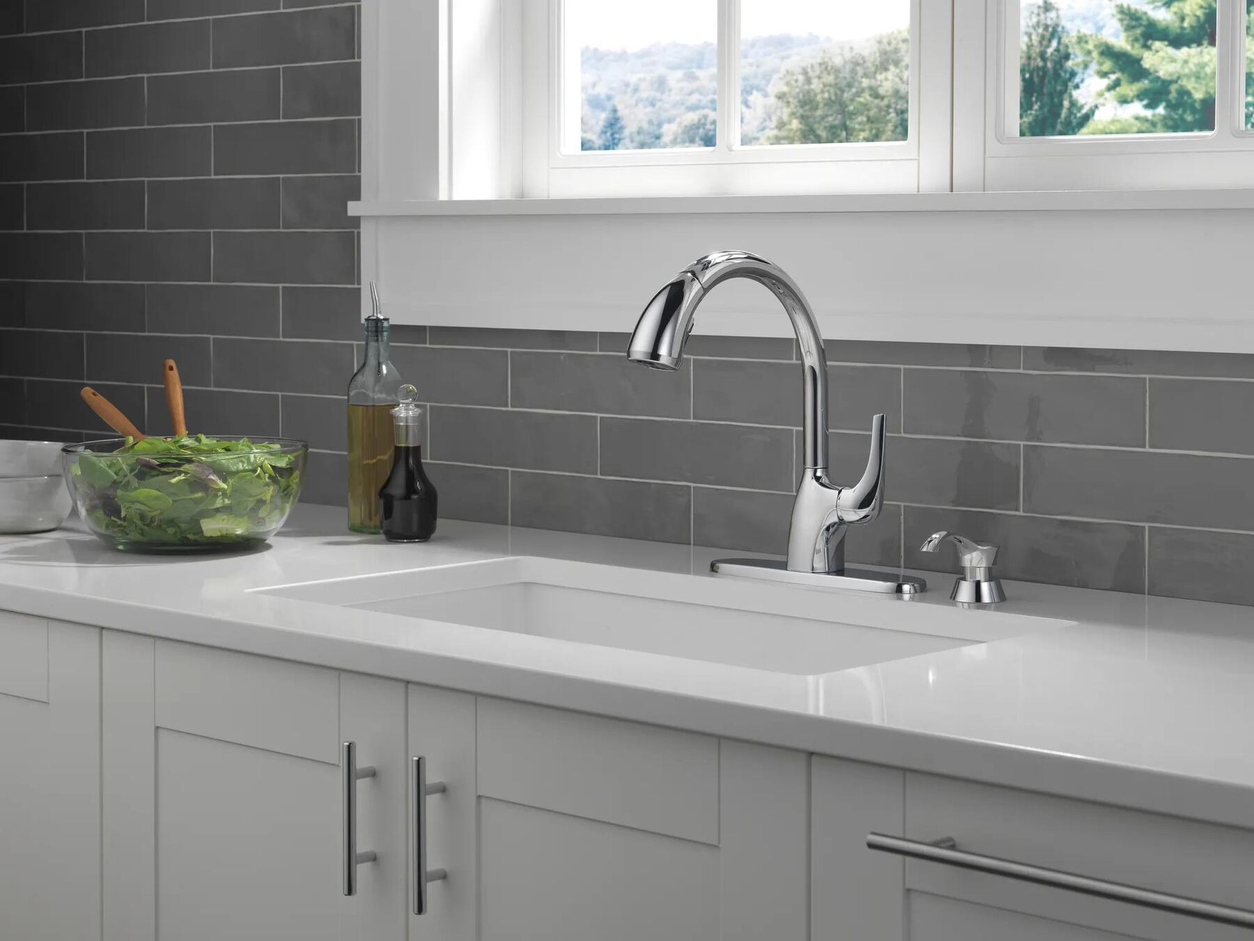 Single Handle Pull-Out Kitchen Faucet