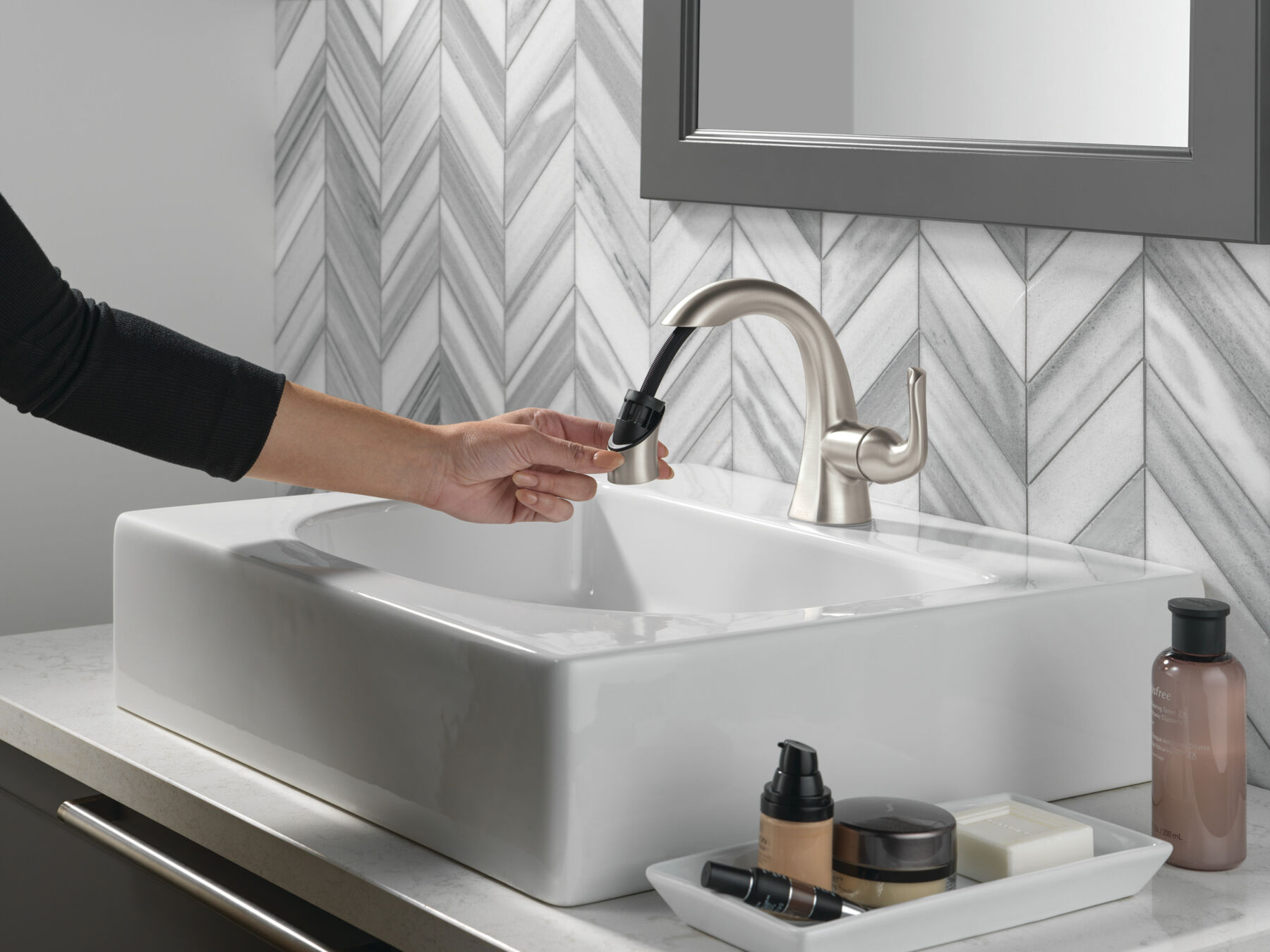 Single Handle Pull-Down Bathroom Faucet
