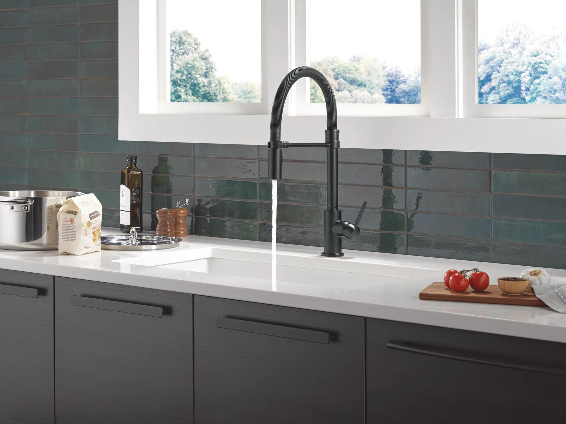 Single-Handle Pull-Down Spring Kitchen Faucet