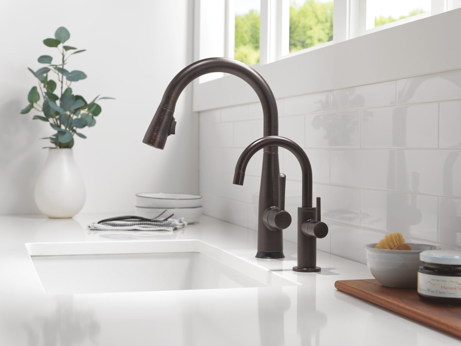 Touch<sub>2</sub>O&reg; Technology Kitchen Faucet with Touchless Technology
