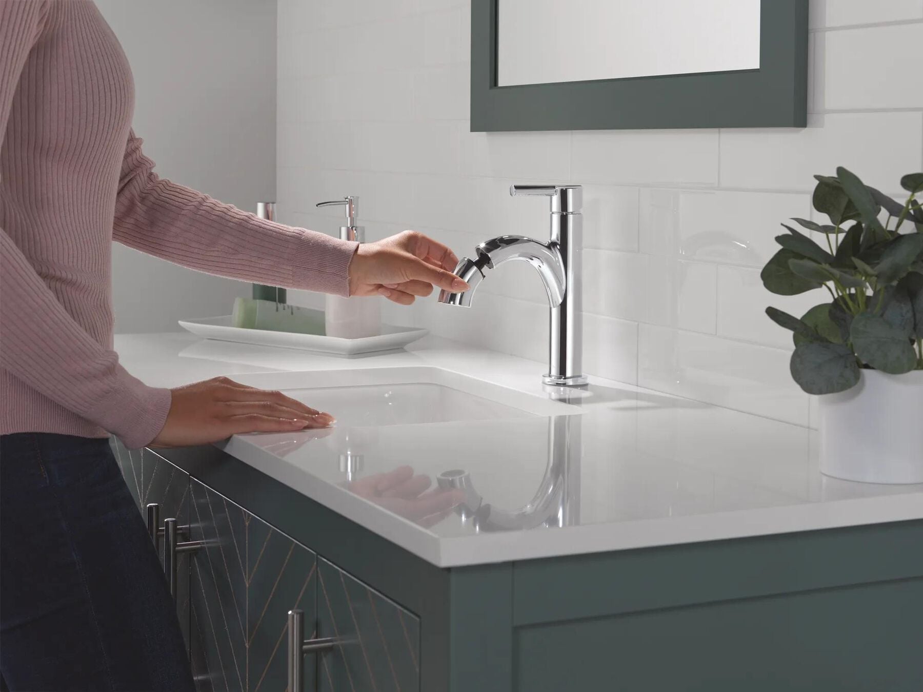 Single Handle Pull-Down Bathroom Faucet