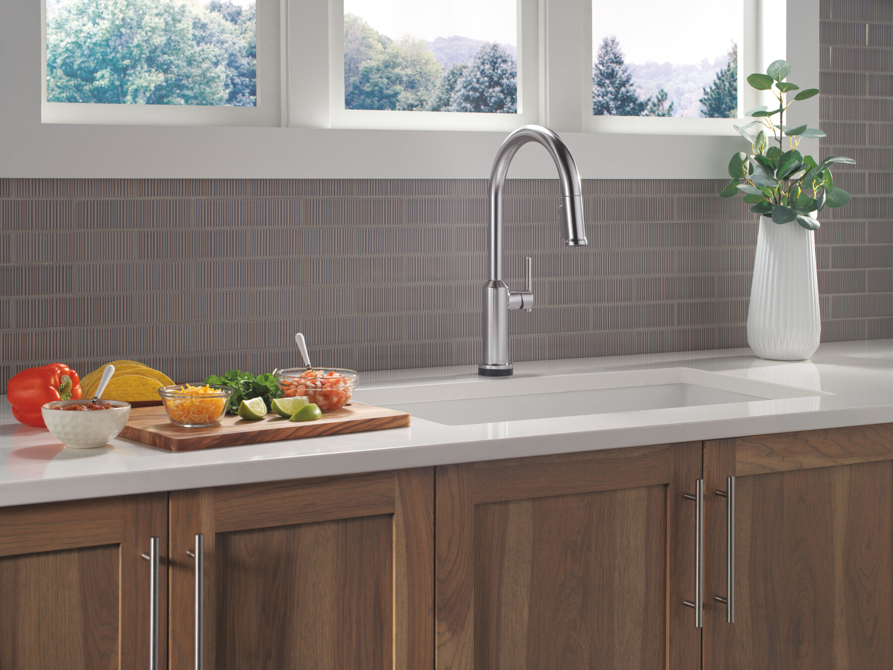 Touch2O&reg; Technology Kitchen Faucet with Touchless Technology