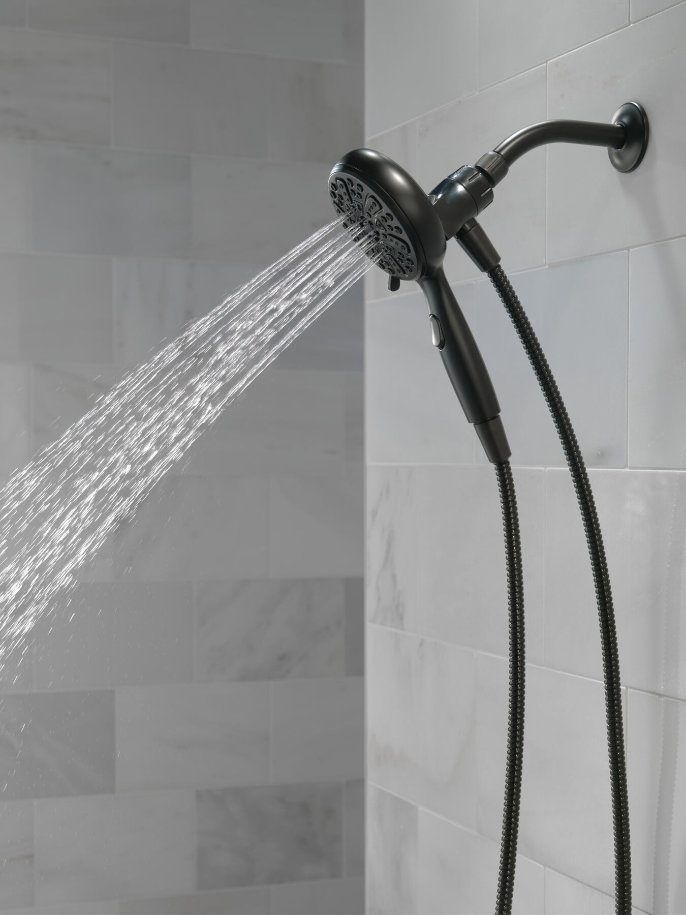 6-Setting SureDock&reg; Magnetic Hand Shower