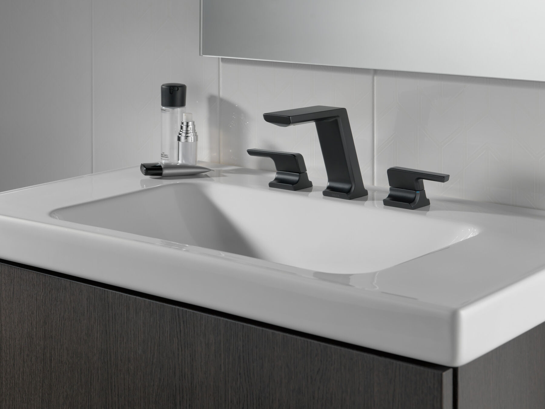 Two Handle Widespread Bathroom Faucet