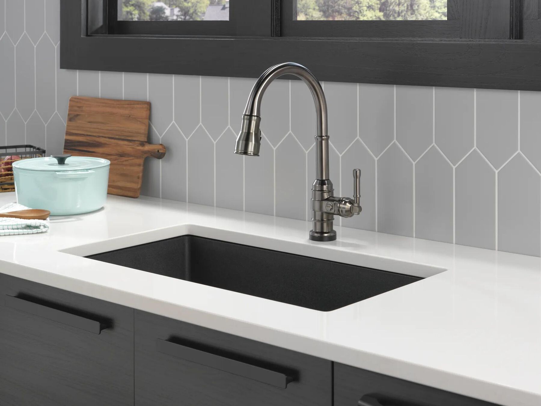 Single Handle Pull-Down Kitchen Faucet With Touch<sub>2</sub>O&reg;  Technology