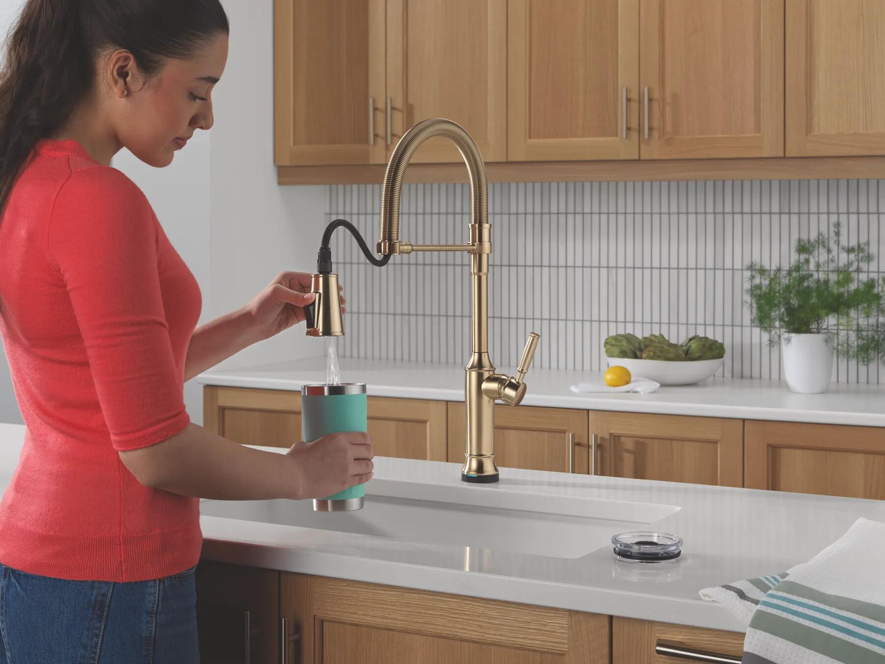 Touch2O&reg; Technology Kitchen Faucet with Touchless Technology