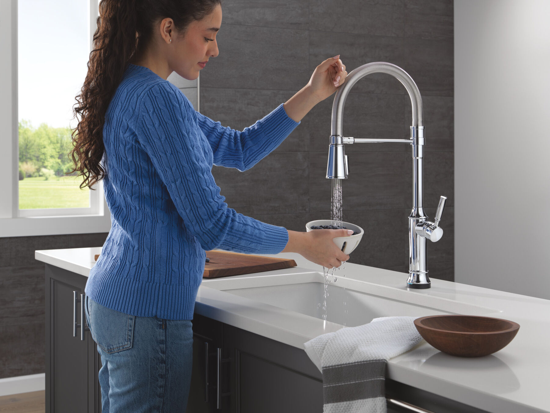 Touch2O&reg; Technology Kitchen Faucet with Touchless Technology