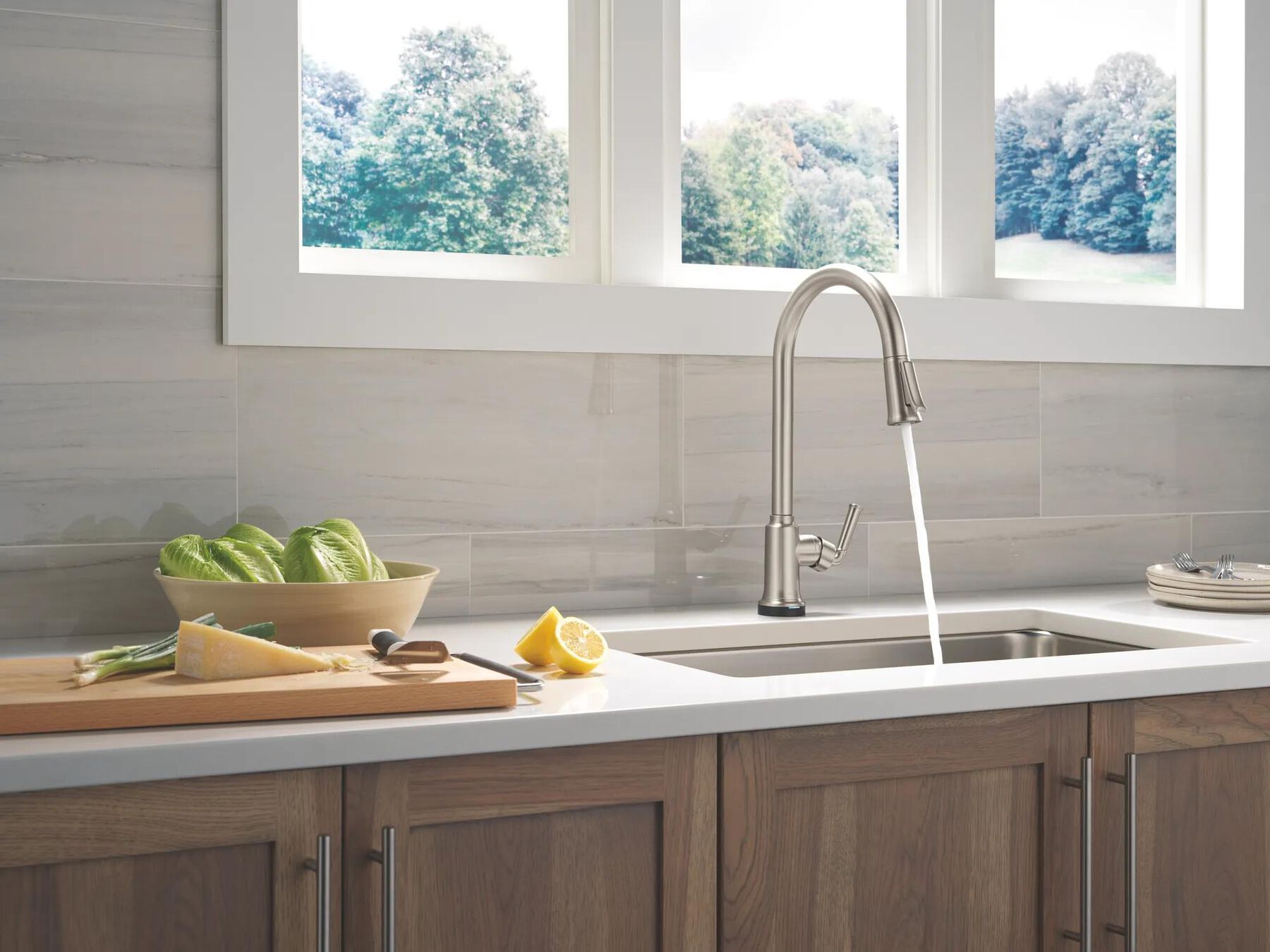 Single Handle Kitchen Pull-Down Faucet With Touchless Technology