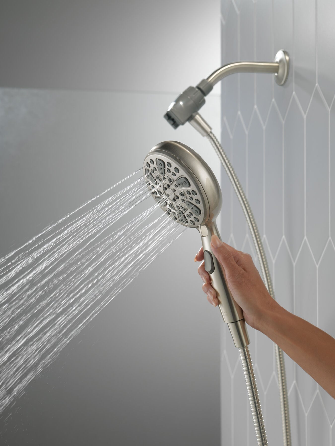 6-Setting SureDock&reg; Magnetic Hand Shower