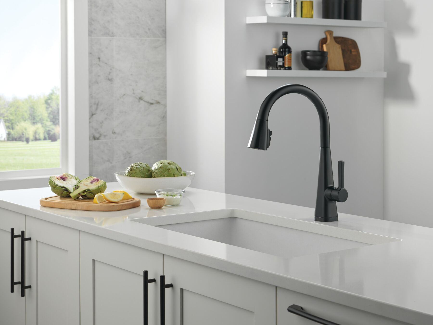 Single-Handle Pull-Down Kitchen Faucet with Touch<sub>2</sub>O&reg; Technology
