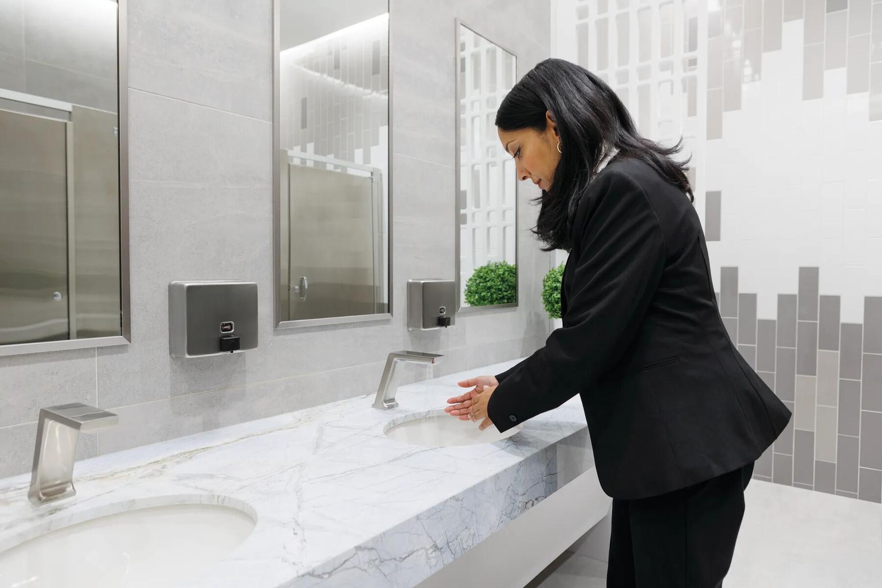 Contrasta&trade; Electronic Lavatory Faucet with Proximity Sensing Technology - Hardwire Operated, Trim, 0.5GPM