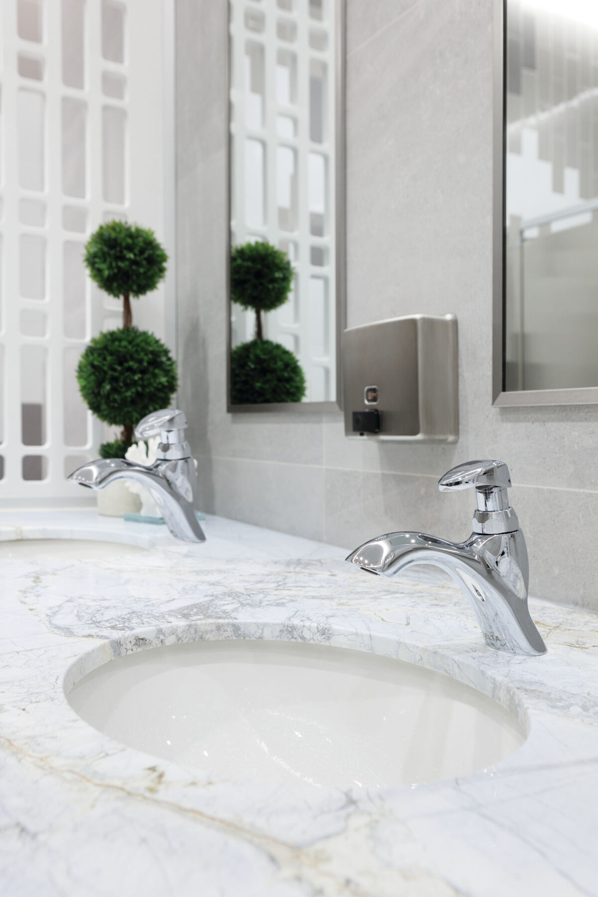 Single Hole Metering Slow-Close Bathroom Faucet
