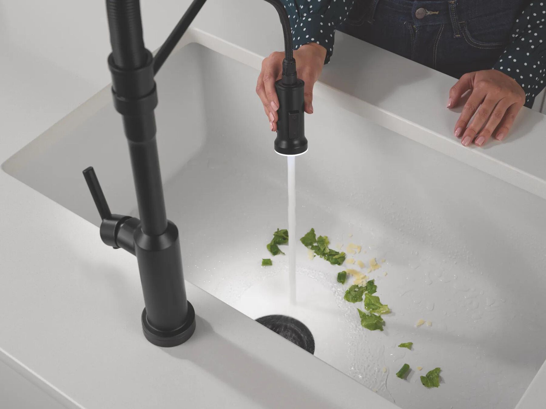 Touch2O&reg; Technology Kitchen Faucet with Touchless Technology