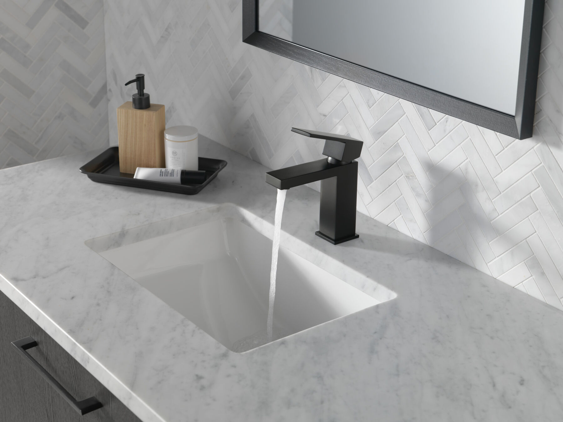 Single-Hole Bathroom Faucet (Recertified)