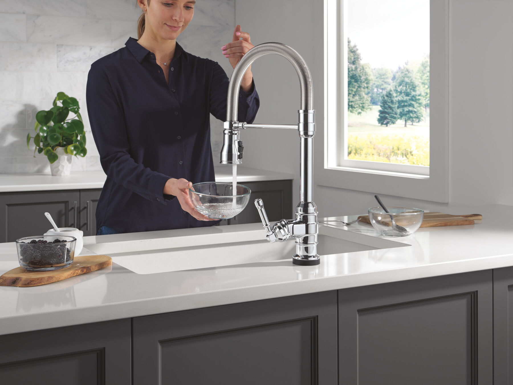 Touch<sub>2</sub>O&reg; Technology Kitchen Faucet with Touchless Technology