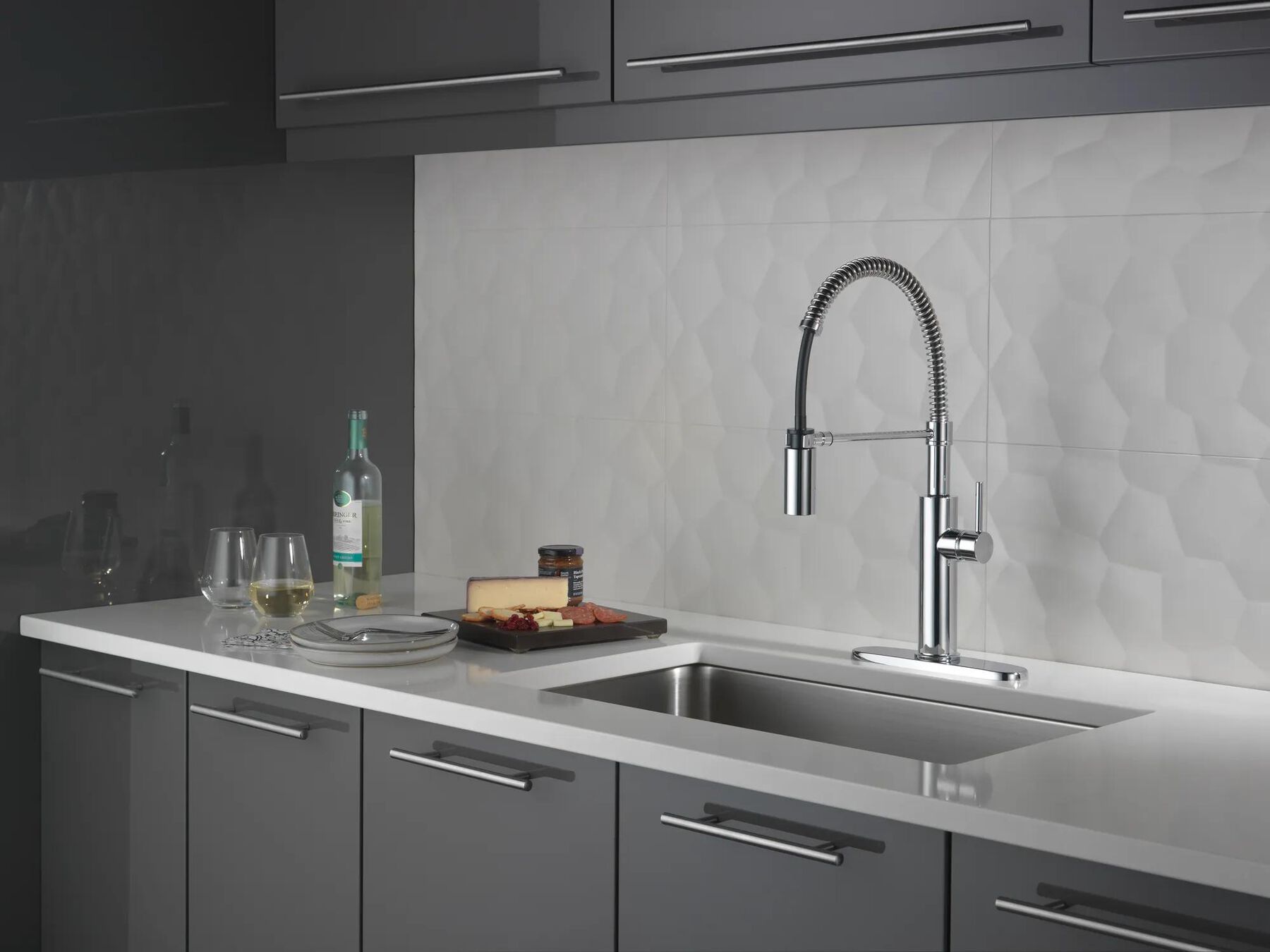 Single-Handle Pull-Down Spring Kitchen Faucet