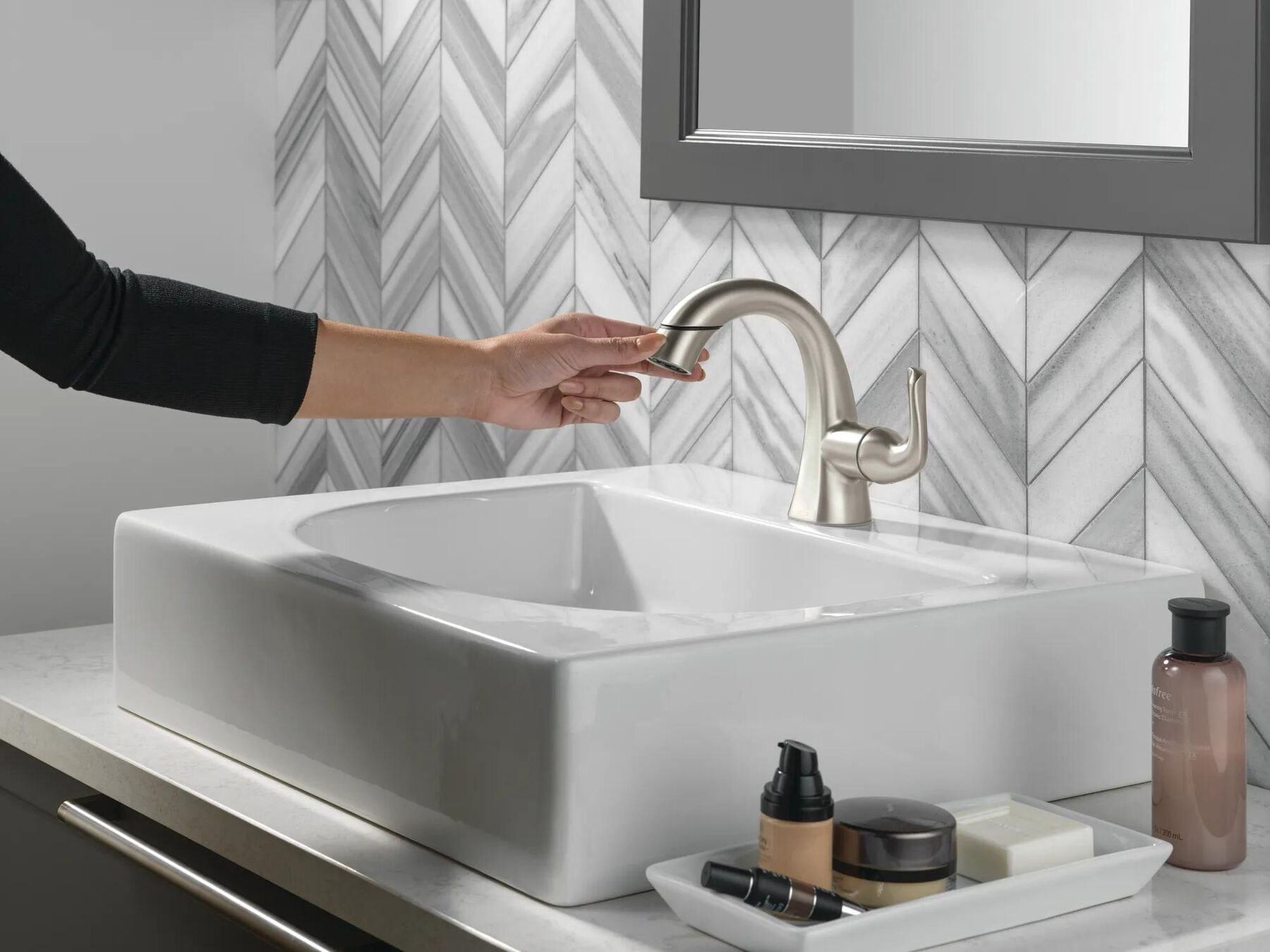 Single Handle Pull-Down Bathroom Faucet (Recertified)