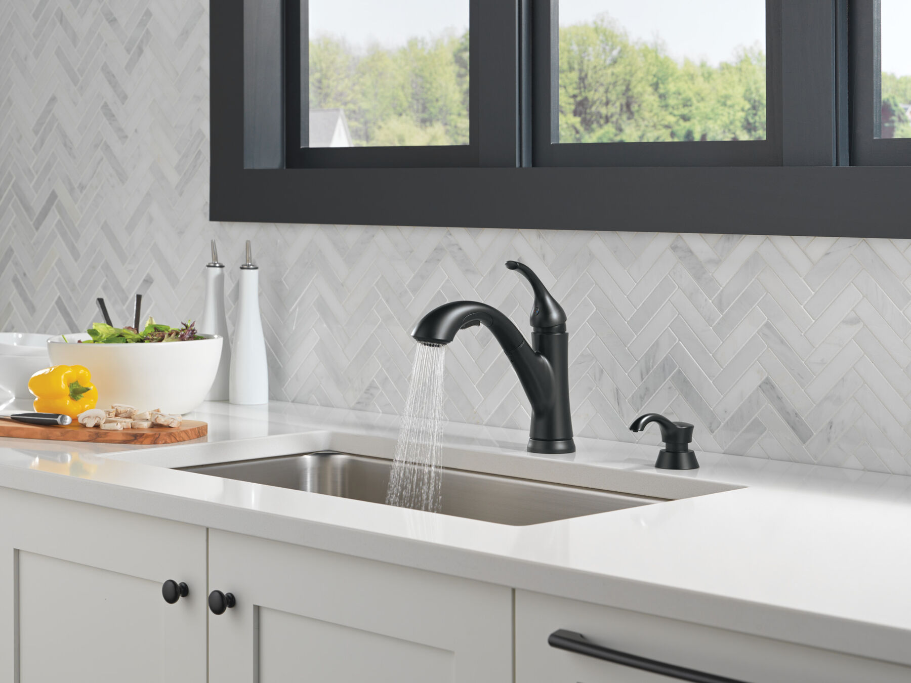 Single Handle Pull-Out Kitchen Faucet with Soap Dispenser