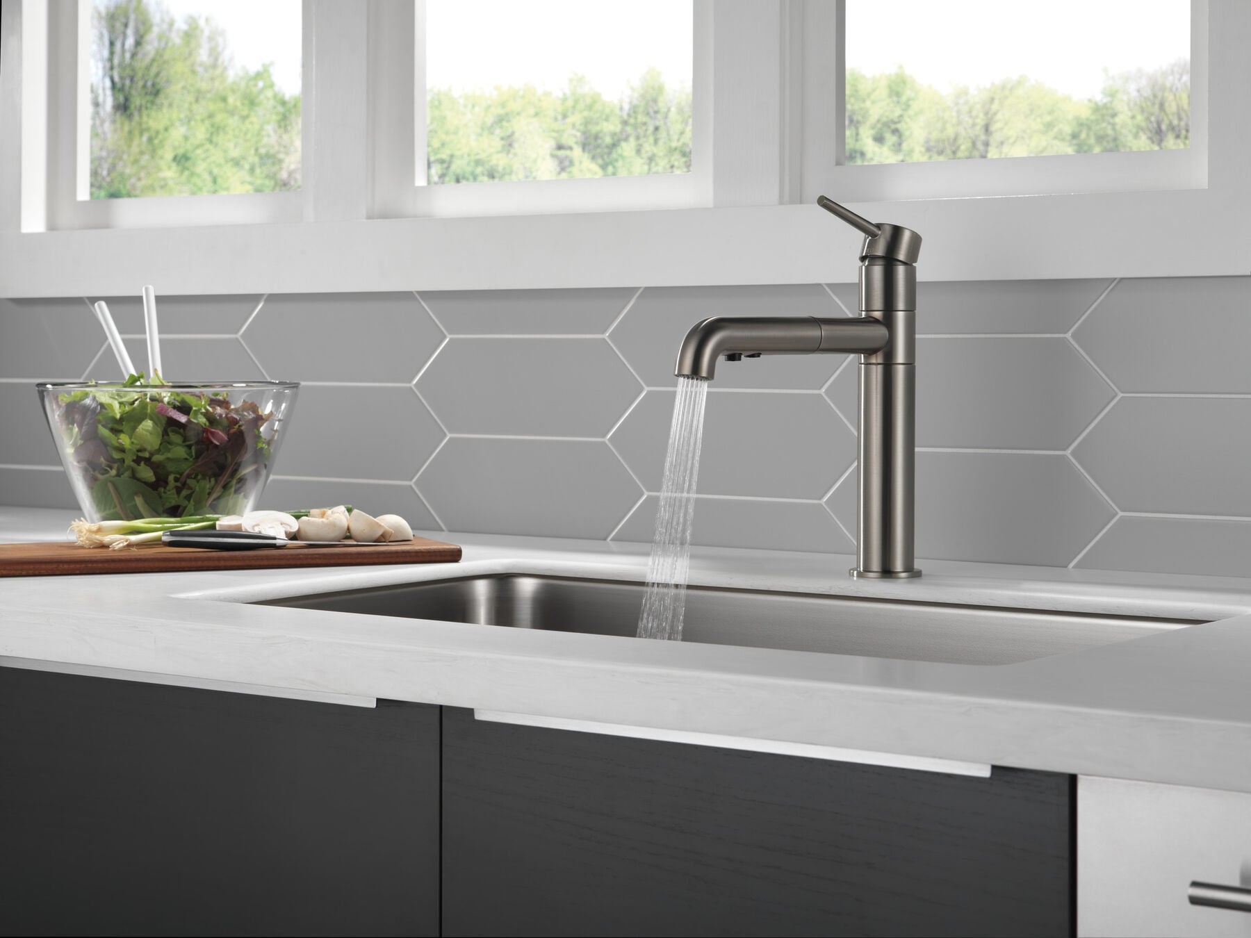 Single Handle Pull-Out Kitchen Faucet