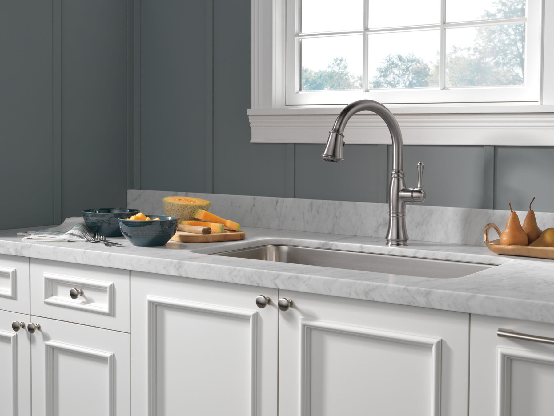 Single Handle Pull-Down Kitchen Faucet