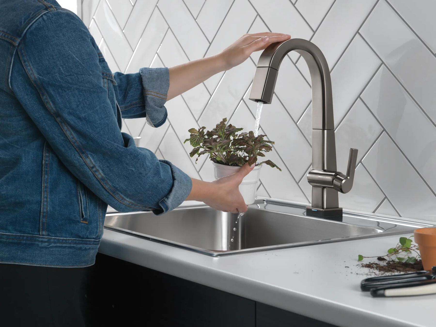 Single Handle Pull Down Bar/Prep Faucet With Touch<sub>2</sub>O Technology