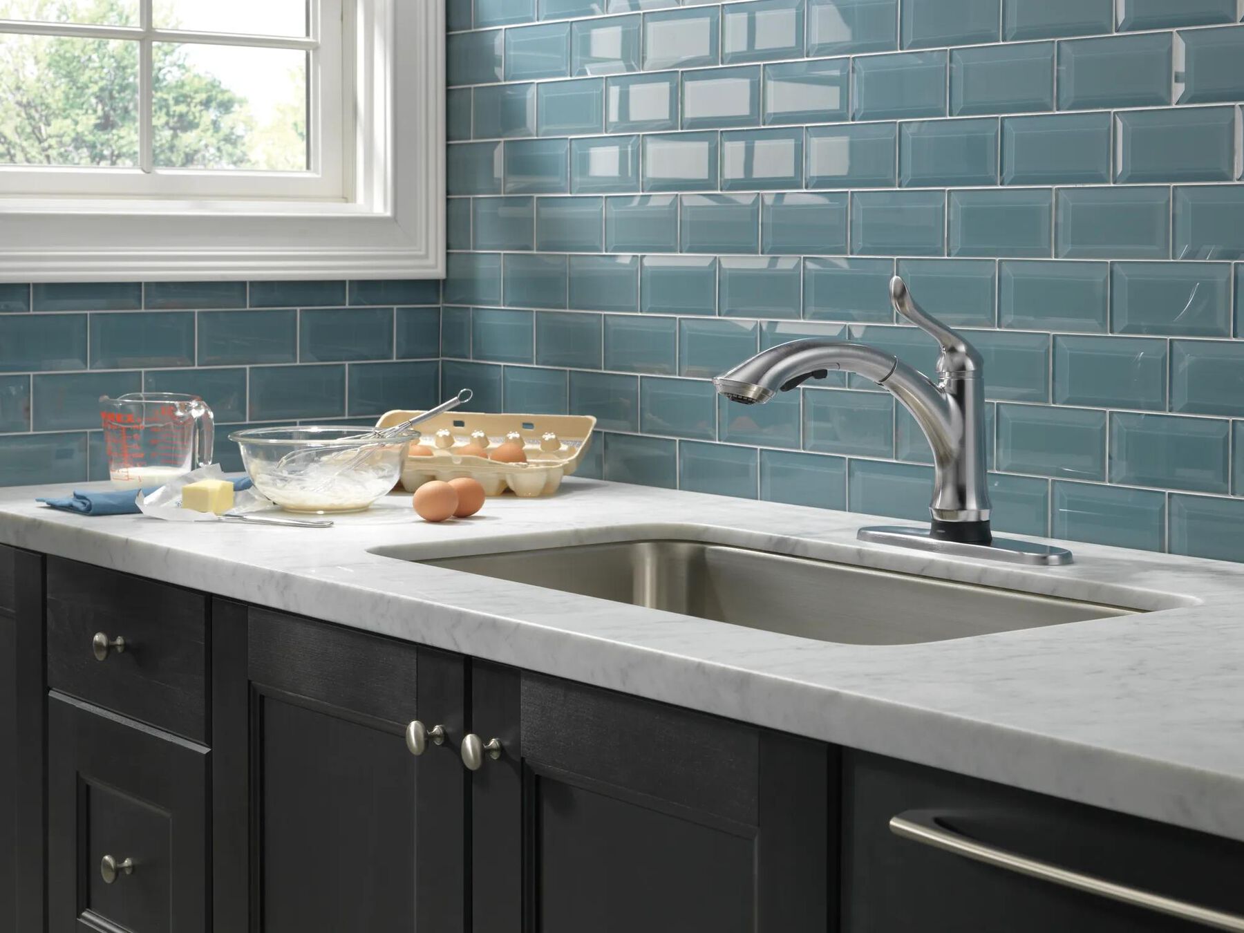Single Handle Pull-Out Kitchen Faucet with Touch2O&reg; Technology