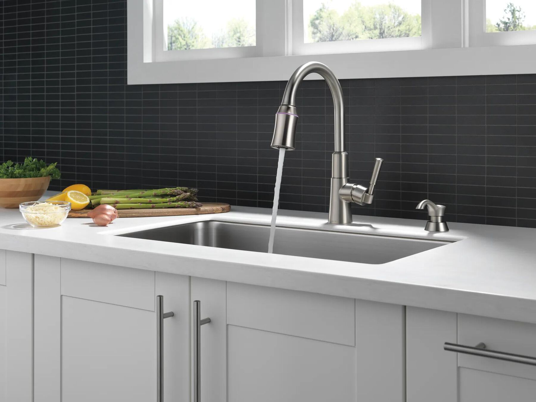Single Handle Pull-Down Kitchen Faucet