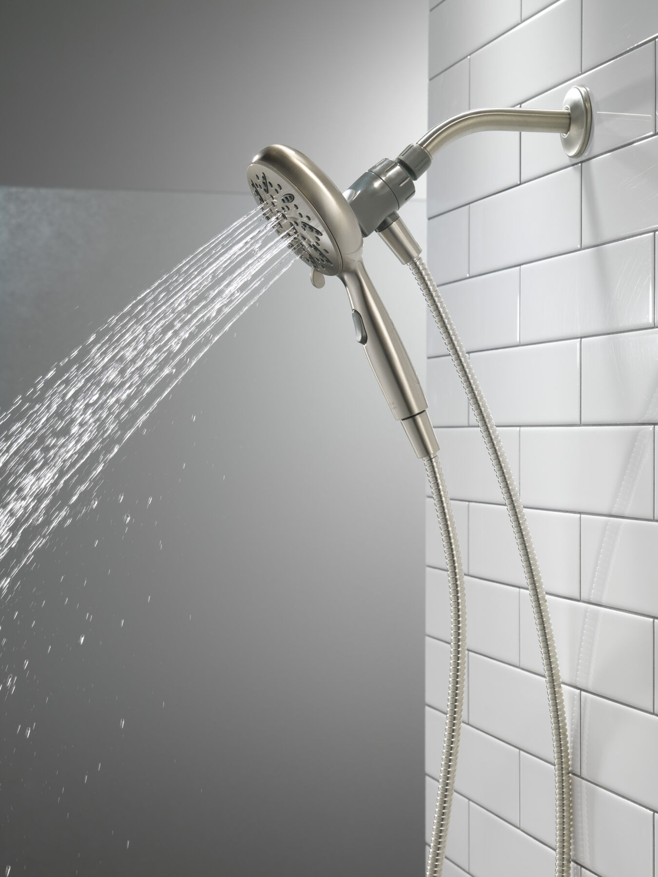 6-Setting SureDock&reg; Magnetic Hand Shower