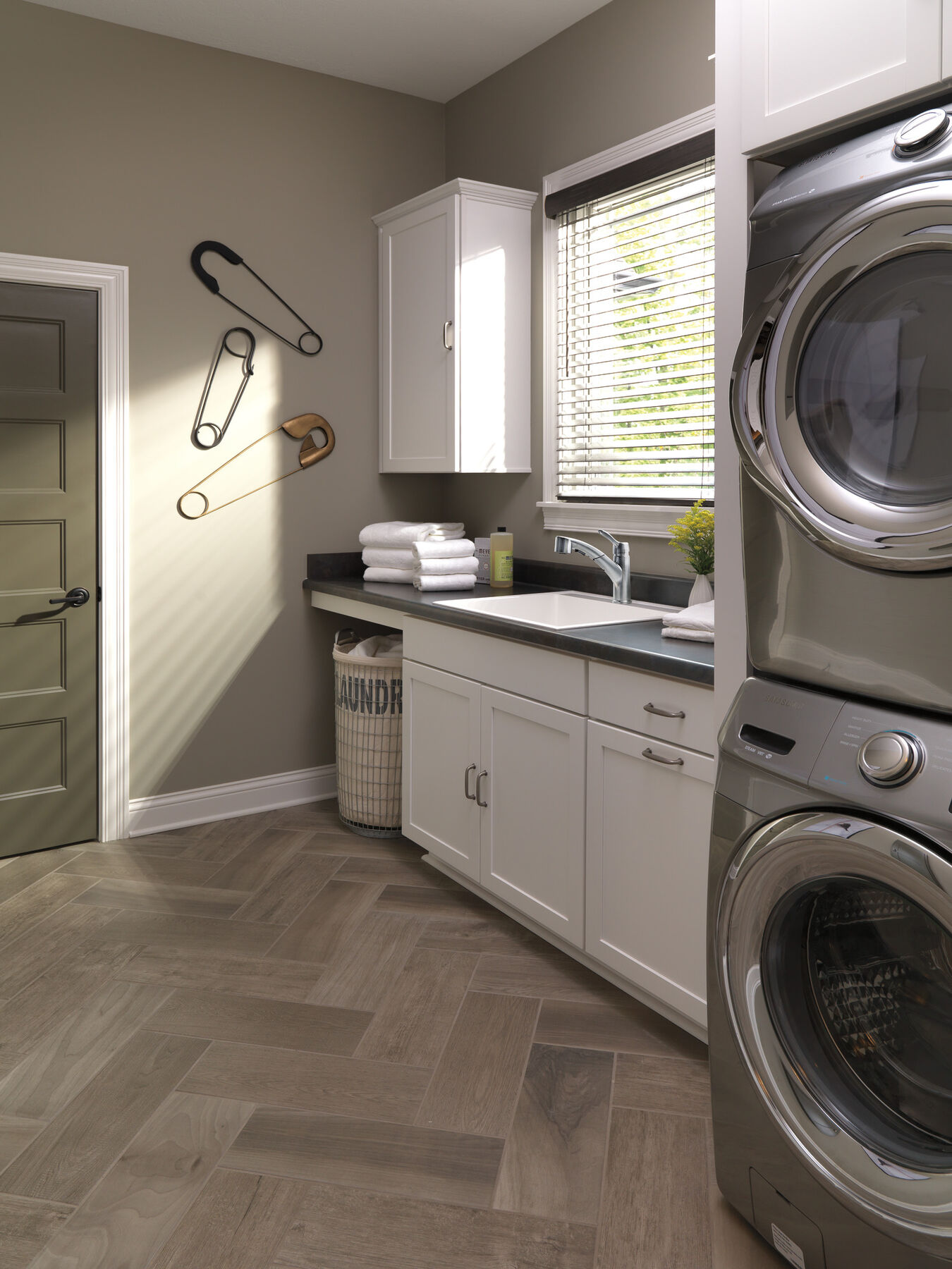 Single Handle Pull-Out Kitchen Faucet